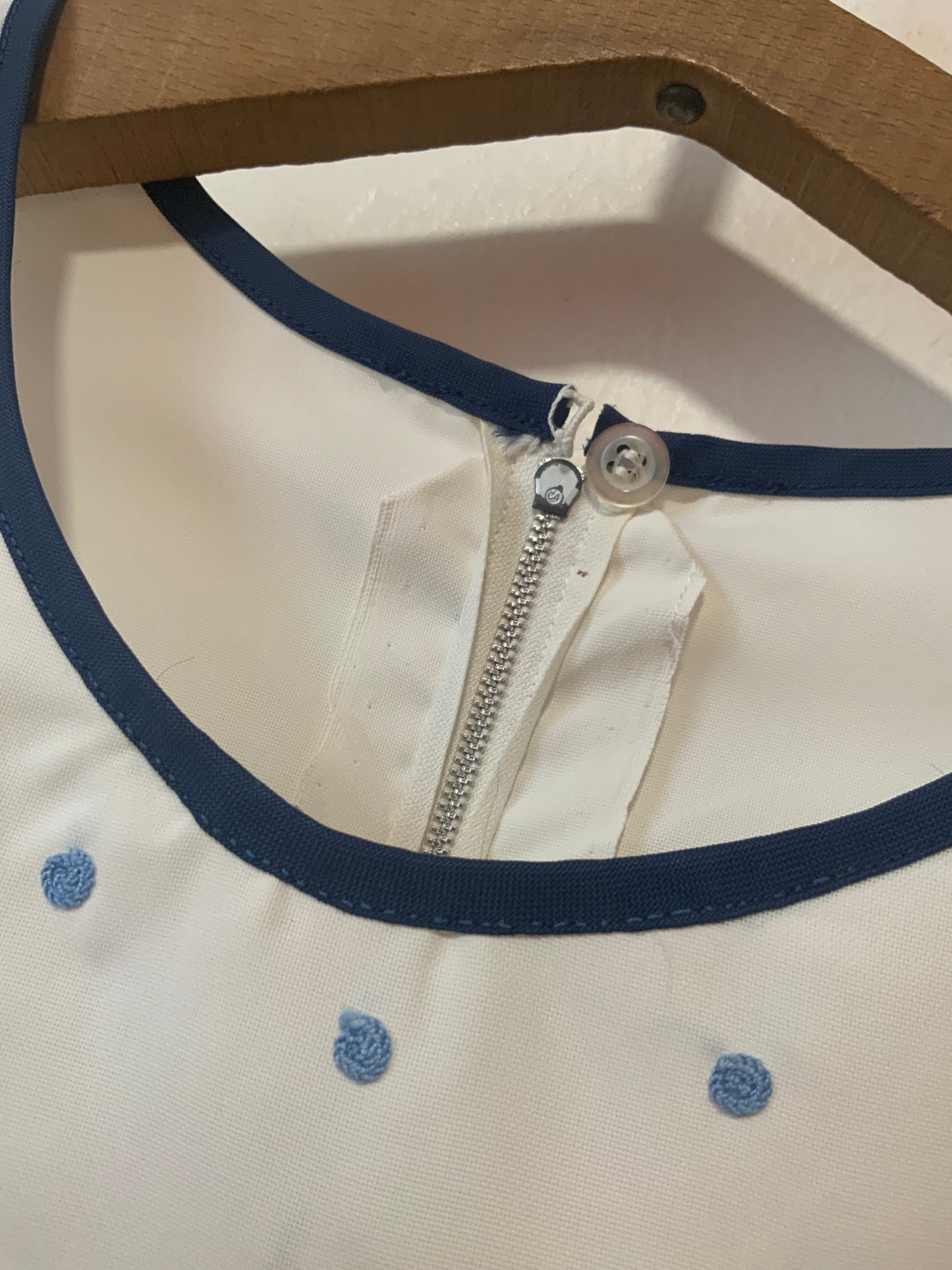 Blouse en Nylon et broderies Vintage 1970- T40