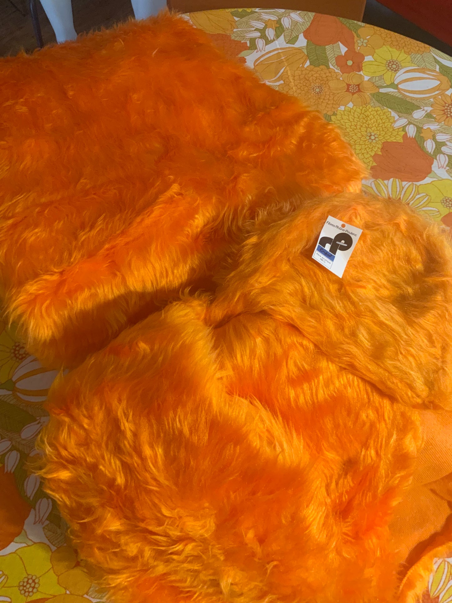 Jetée de lit 2 personnes Deadstock a poils Crylor orange avec son étiquette- Vintage 1970