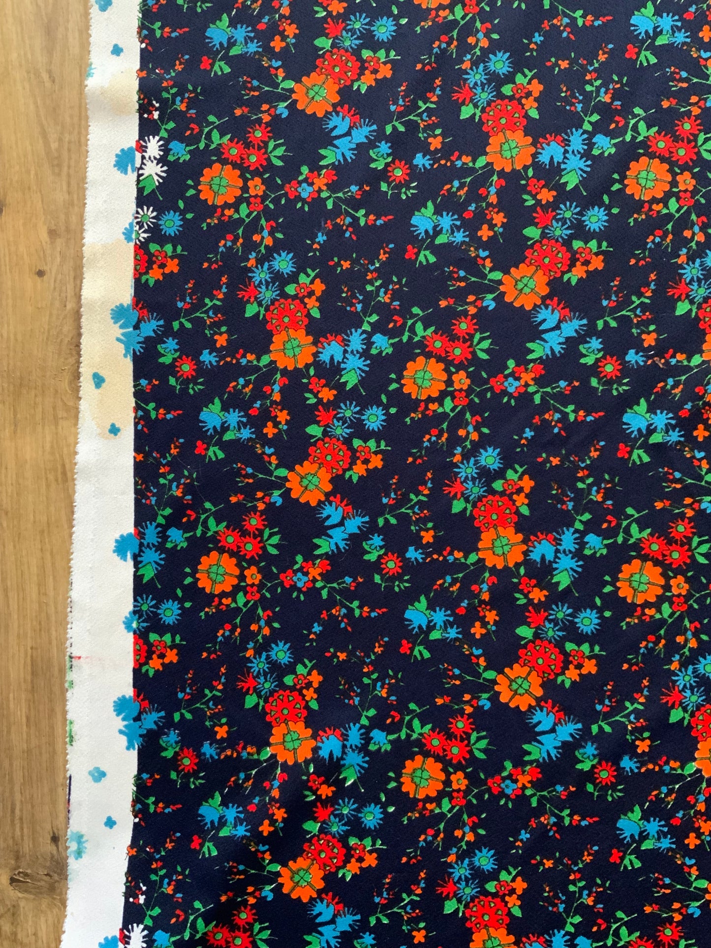 Pièce de Tissu Jersey à fleurs 1970 - 145X185 cms.