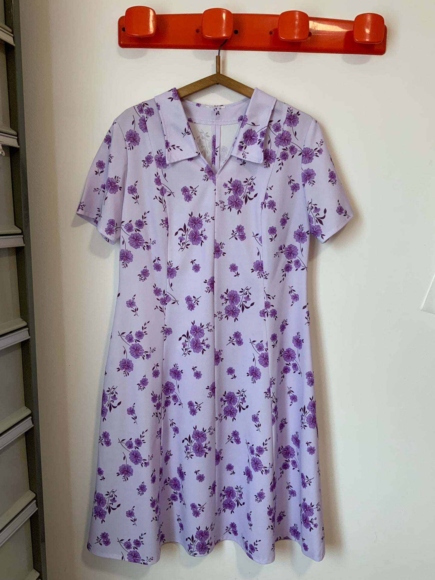 Robe mauve à fleurs violettes Vintage 1970- T44
