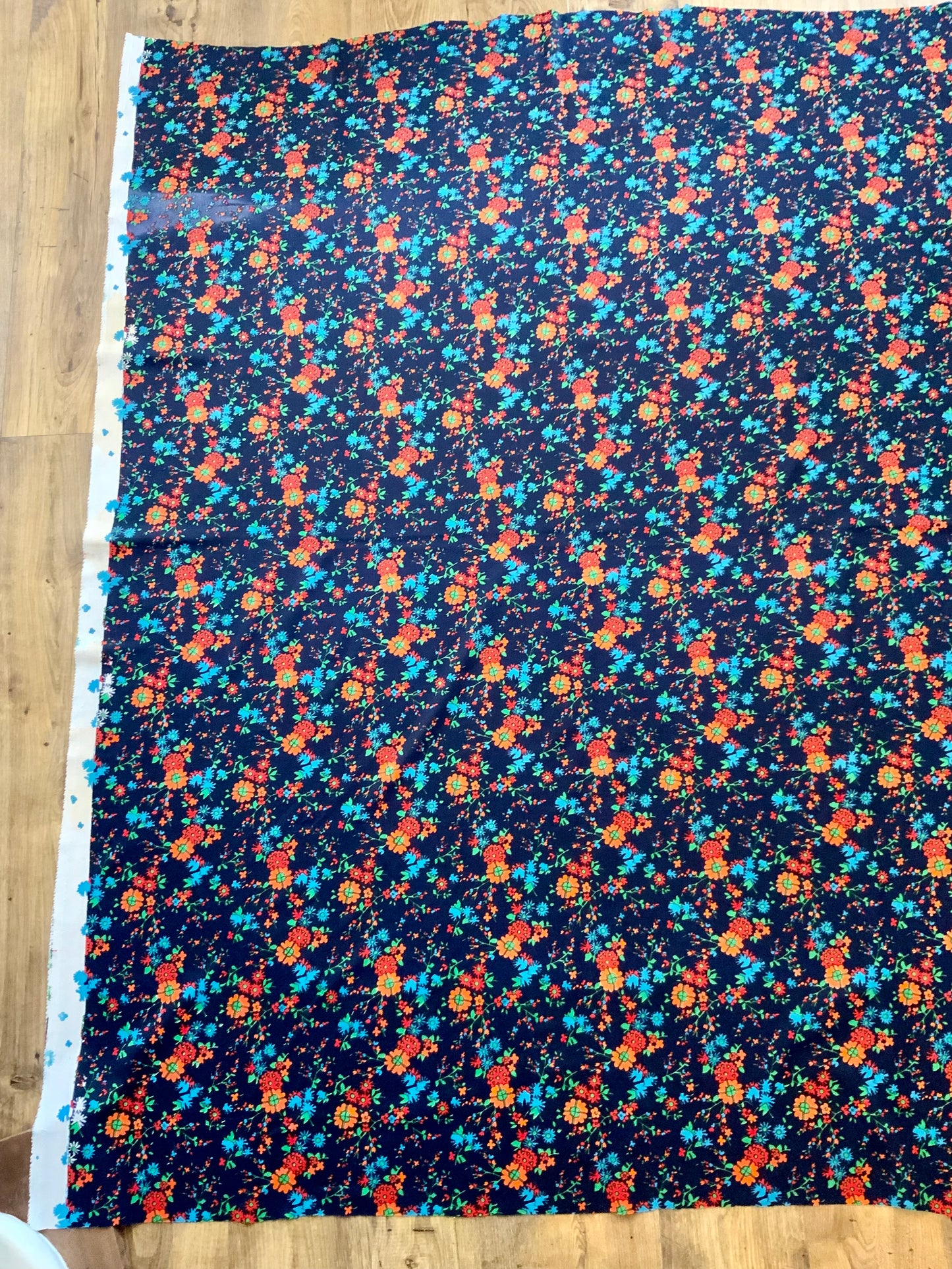 Pièce de Tissu Jersey à fleurs 1970 - 145X185 cms.