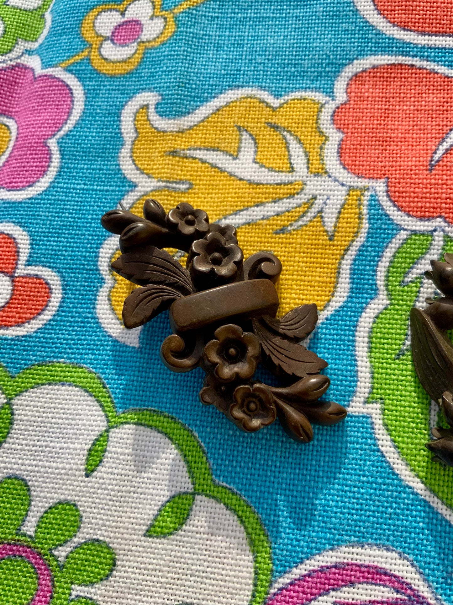 2 broches Fleurs Anciennes Bakélite Vintage Années 30