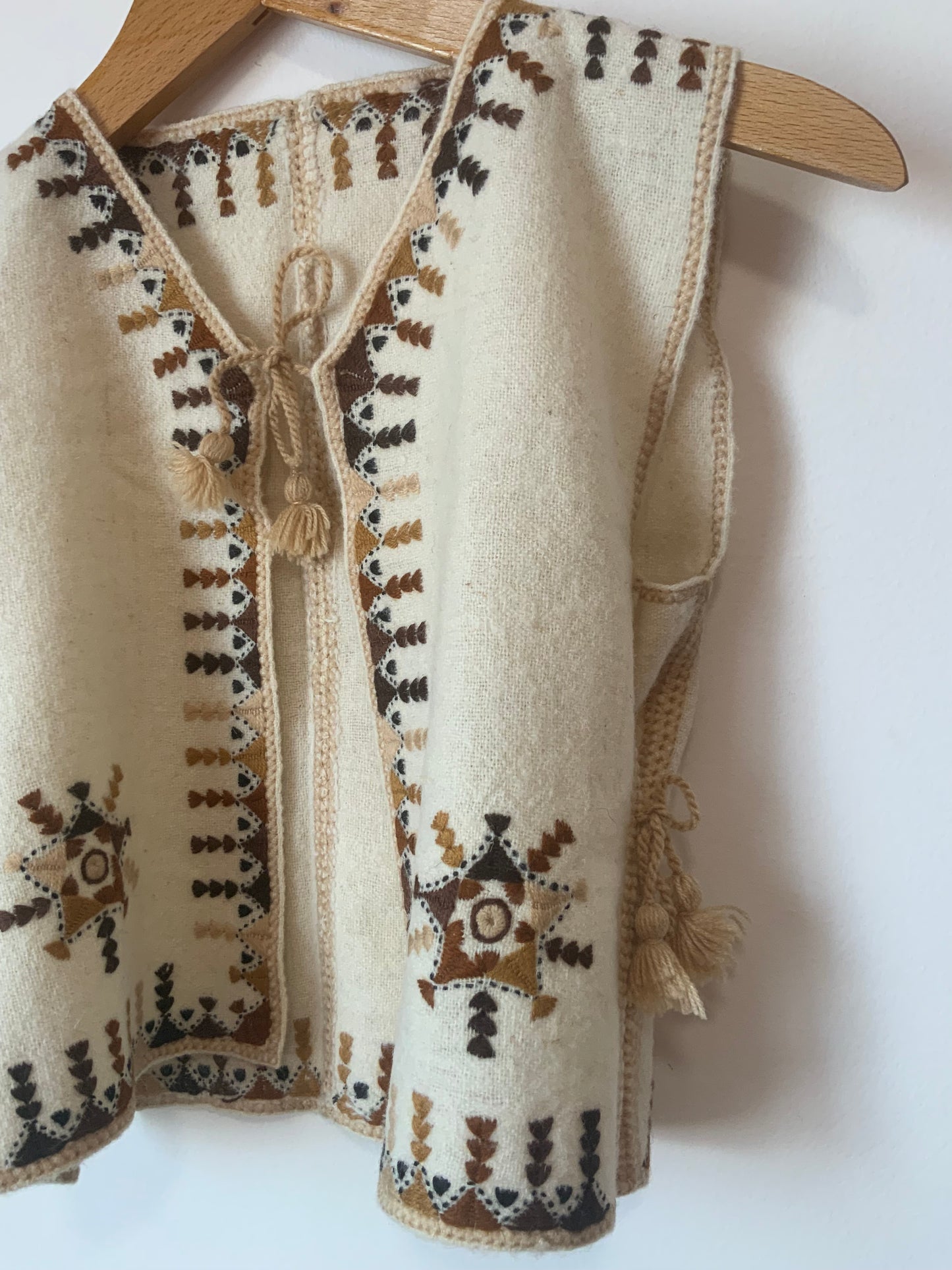 Gilet court Laine broderies Vintage T38