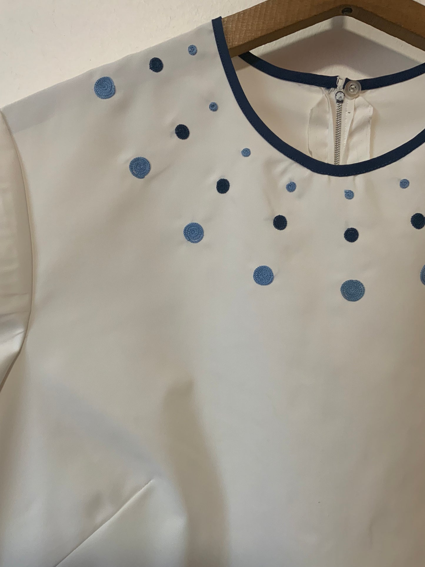 Blouse en Nylon et broderies Vintage 1970- T40