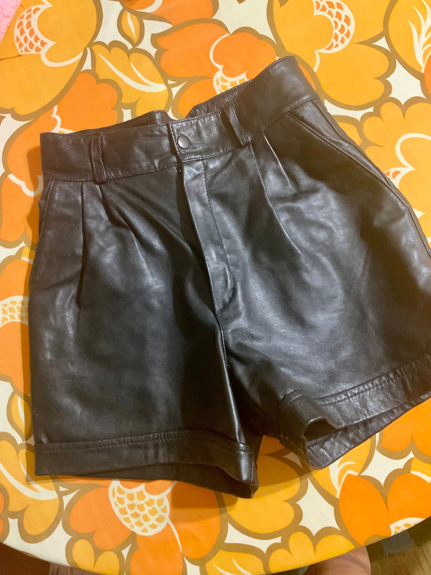 Short cuir pleine fleurs Vintage 1980 Merveille- T36