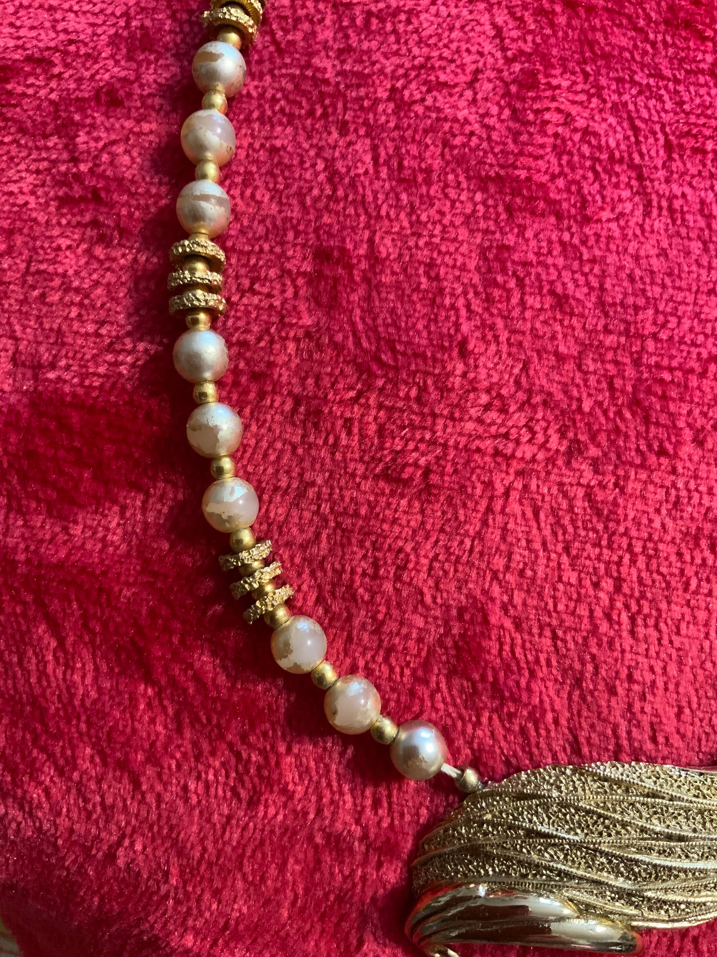 Collier Balenciaga Vintage Perles et plaqué or - Elegance Ancienne