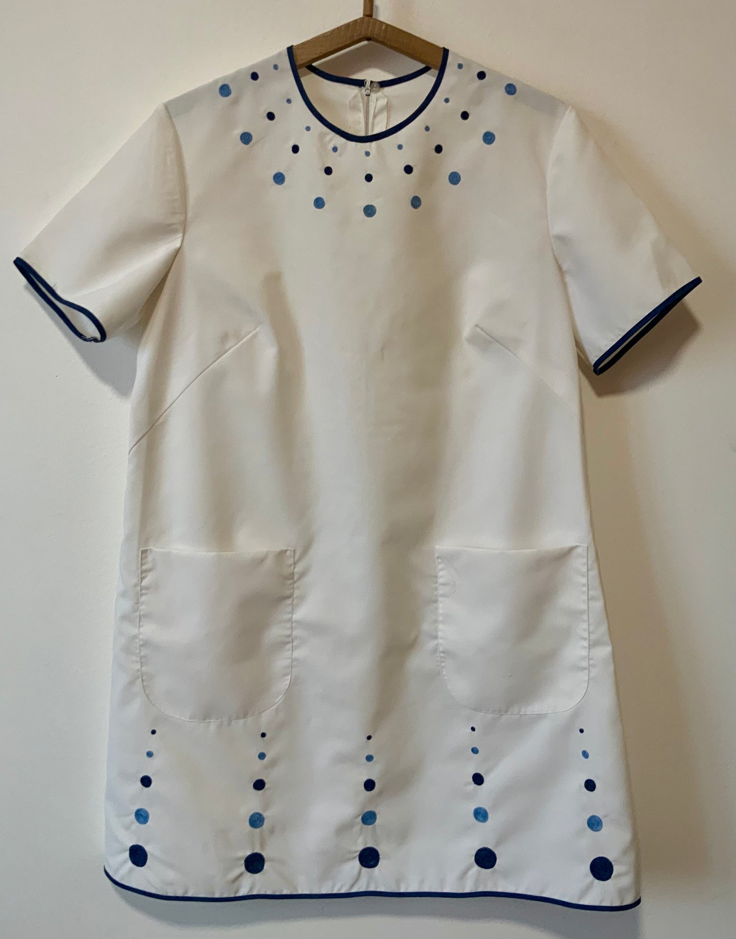 Blouse en Nylon et broderies Vintage 1970- T40