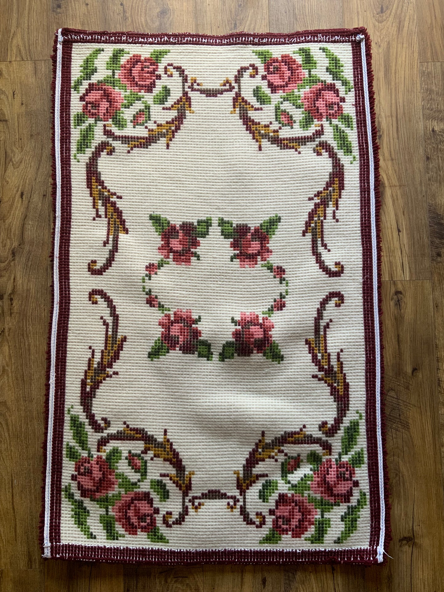 Tapis à Fleurs Vintage Neuf Fait main.