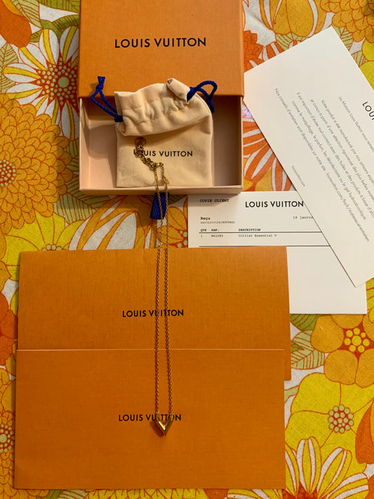 Louis Vuitton Collier Essential V Luxe-