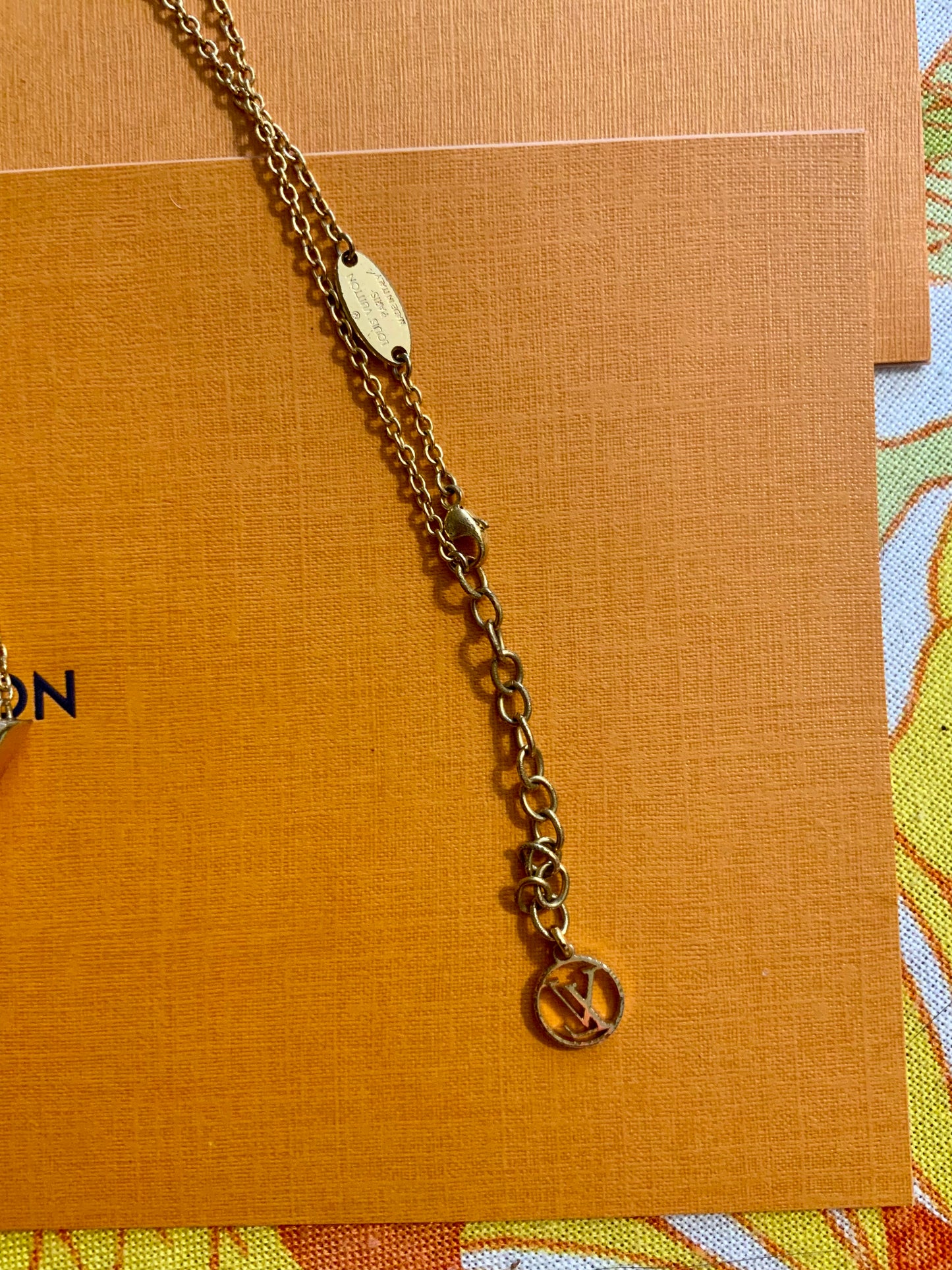 Louis Vuitton Collier Essential V Luxe-