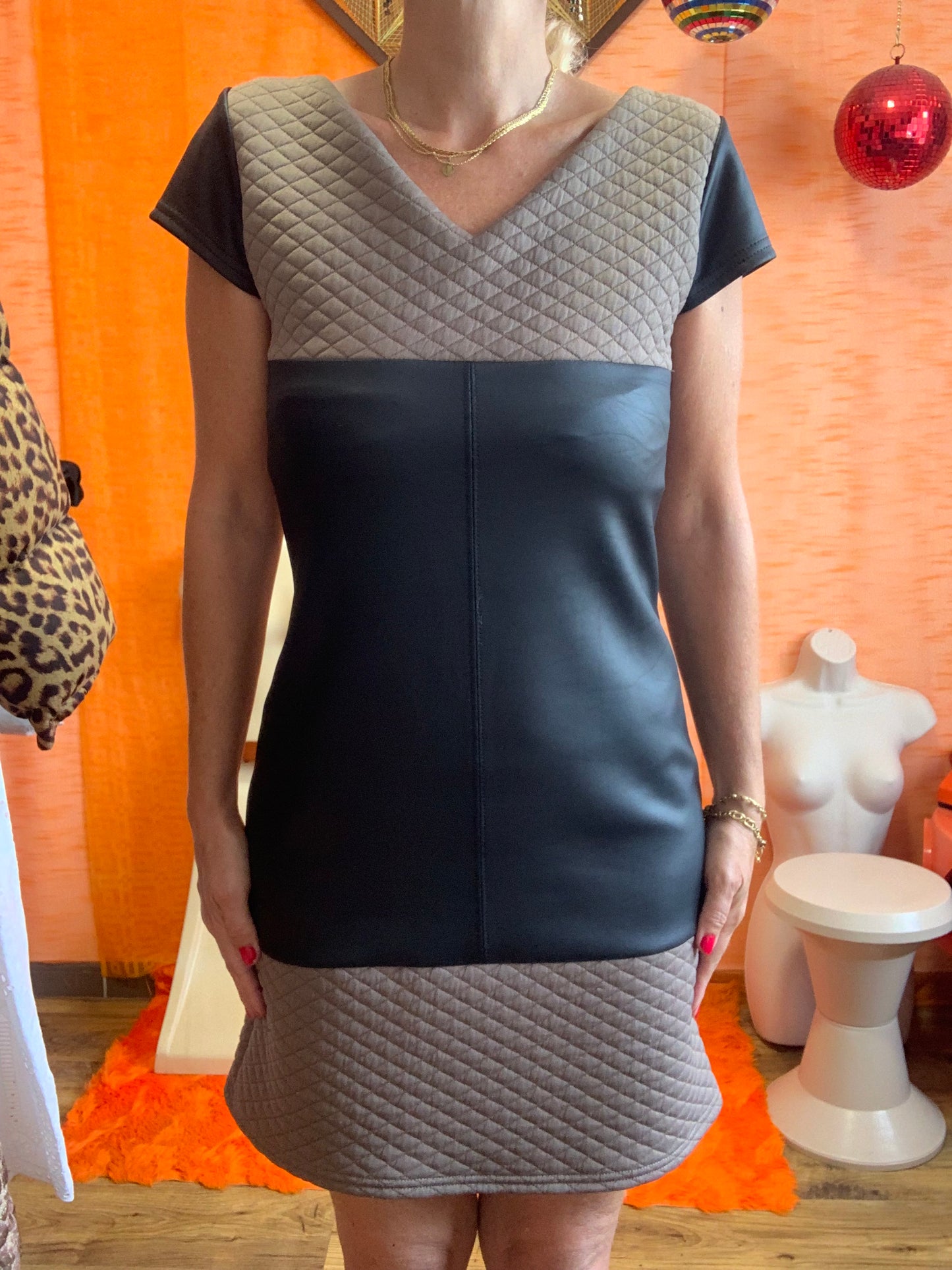 Robe Originale effet cuir Vintage 1990 Jus d’orange France - T36