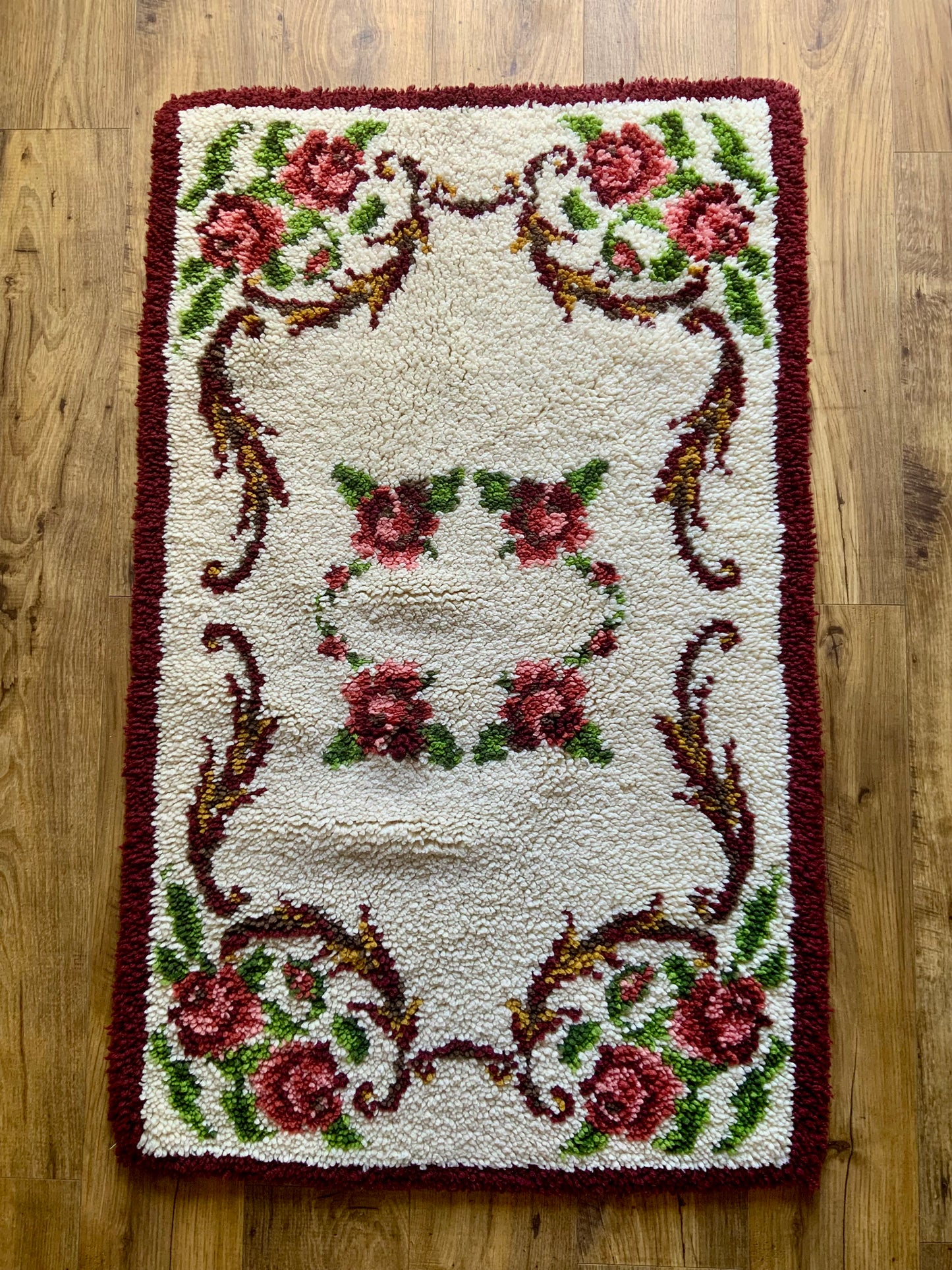 Tapis à Fleurs Vintage Neuf Fait main.