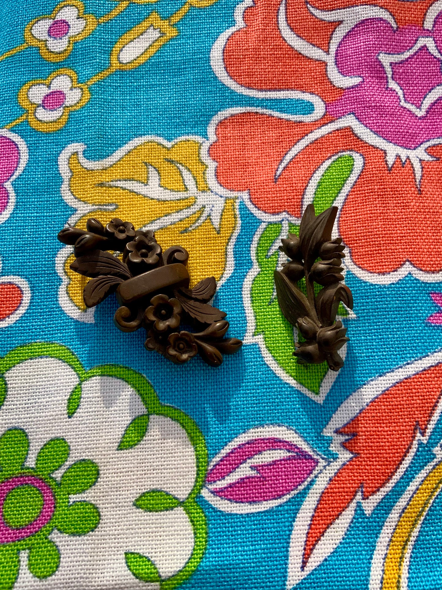 2 broches Fleurs Anciennes Bakélite Vintage Années 30
