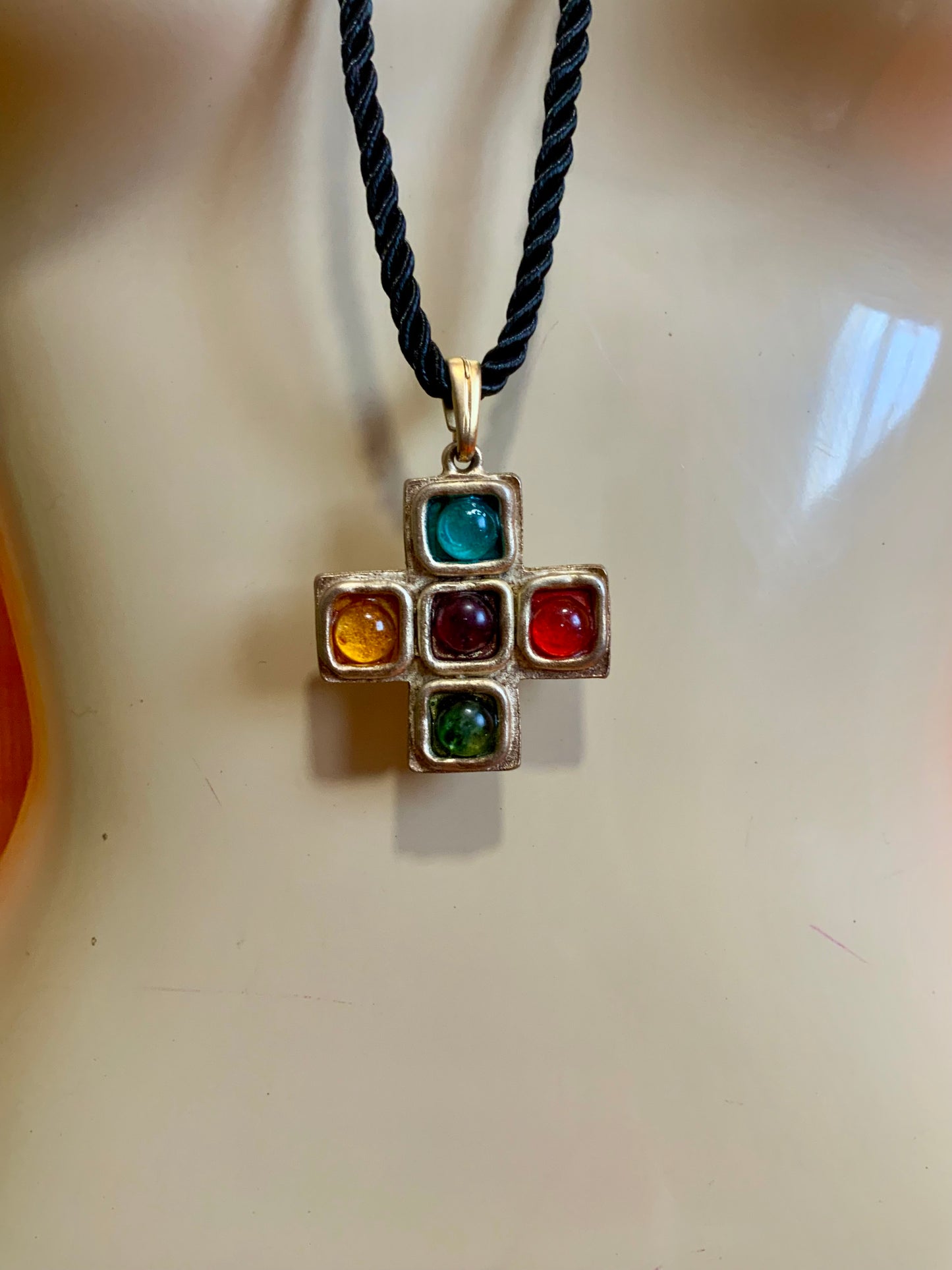 Collier et pendentif croix Jacky de G France Vintage