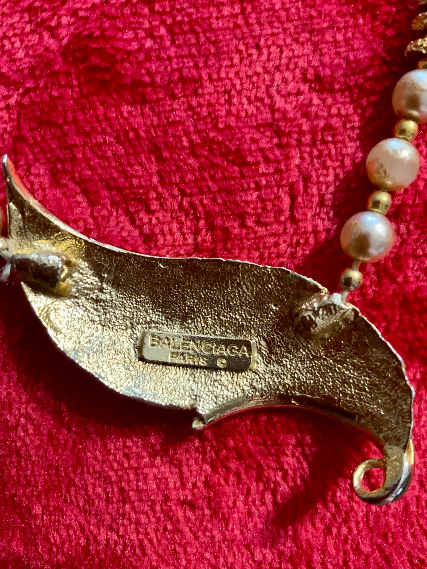 Collier Balenciaga Vintage Perles et plaqué or - Elegance Ancienne