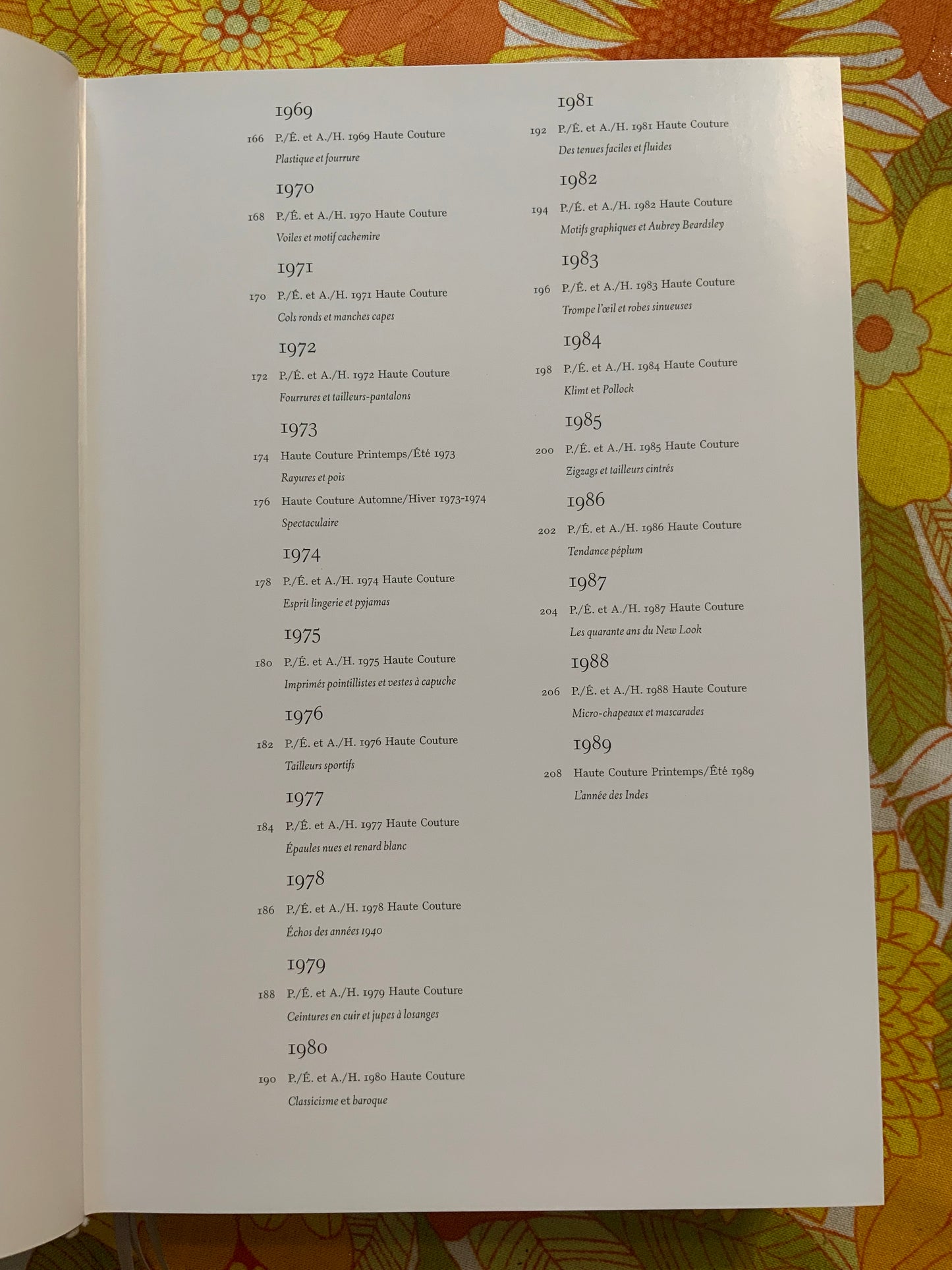 Livre des défilés de Mode de la maison DIOR de 1947 à 2016- Mode France.