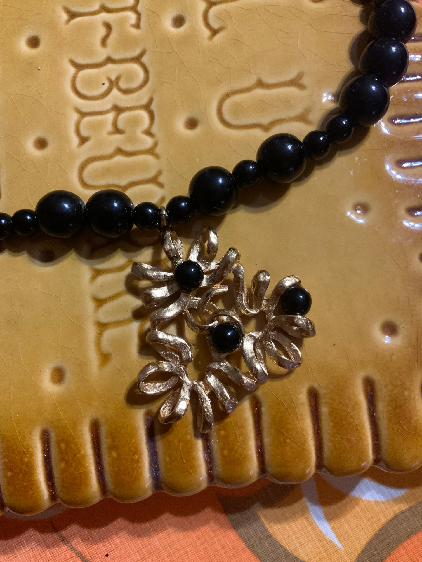 Collier Rochas Merveilleux et impressionnant France Paris Luxe.