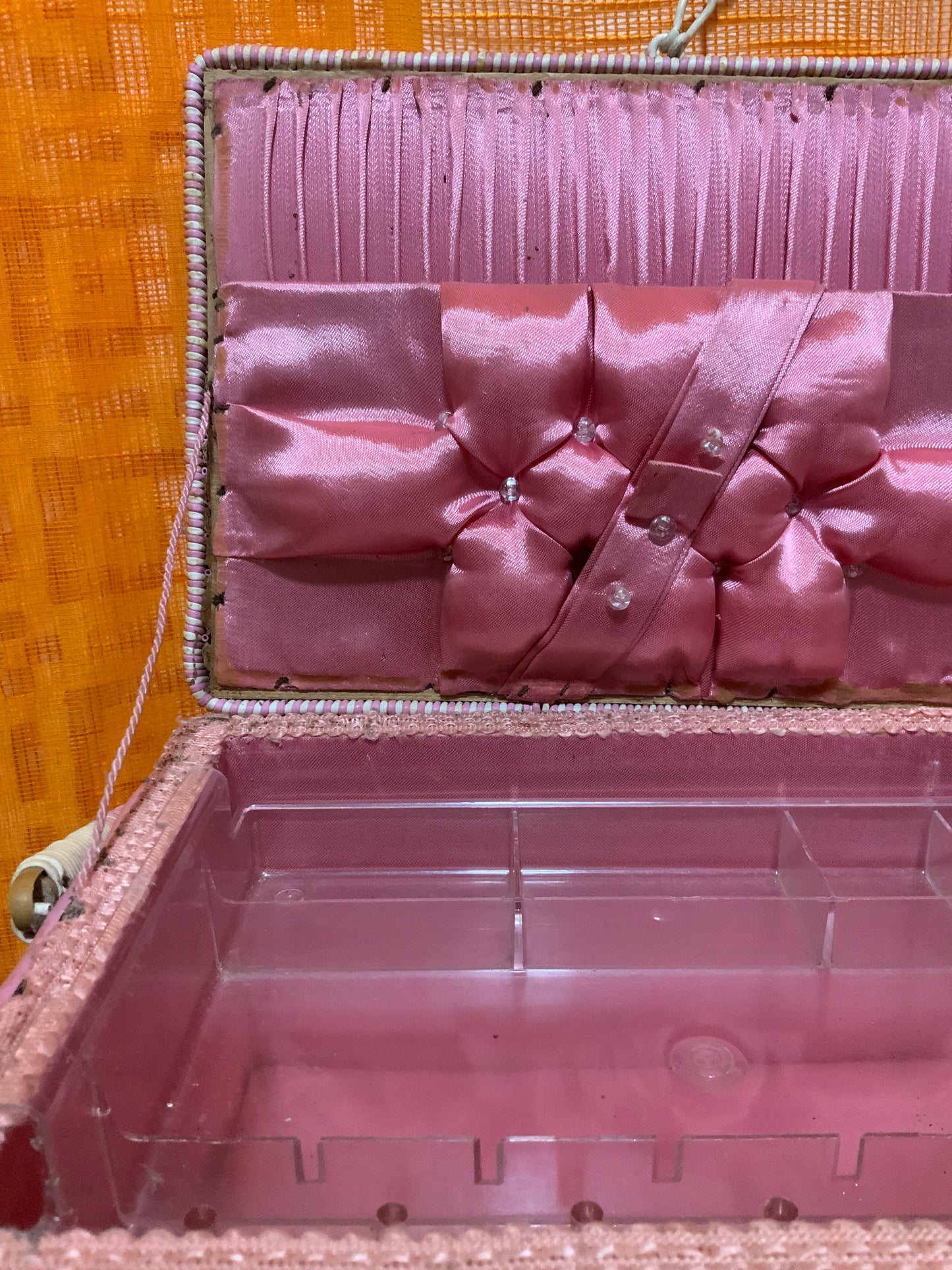 Boite à couture panier Vintage Soie rose France