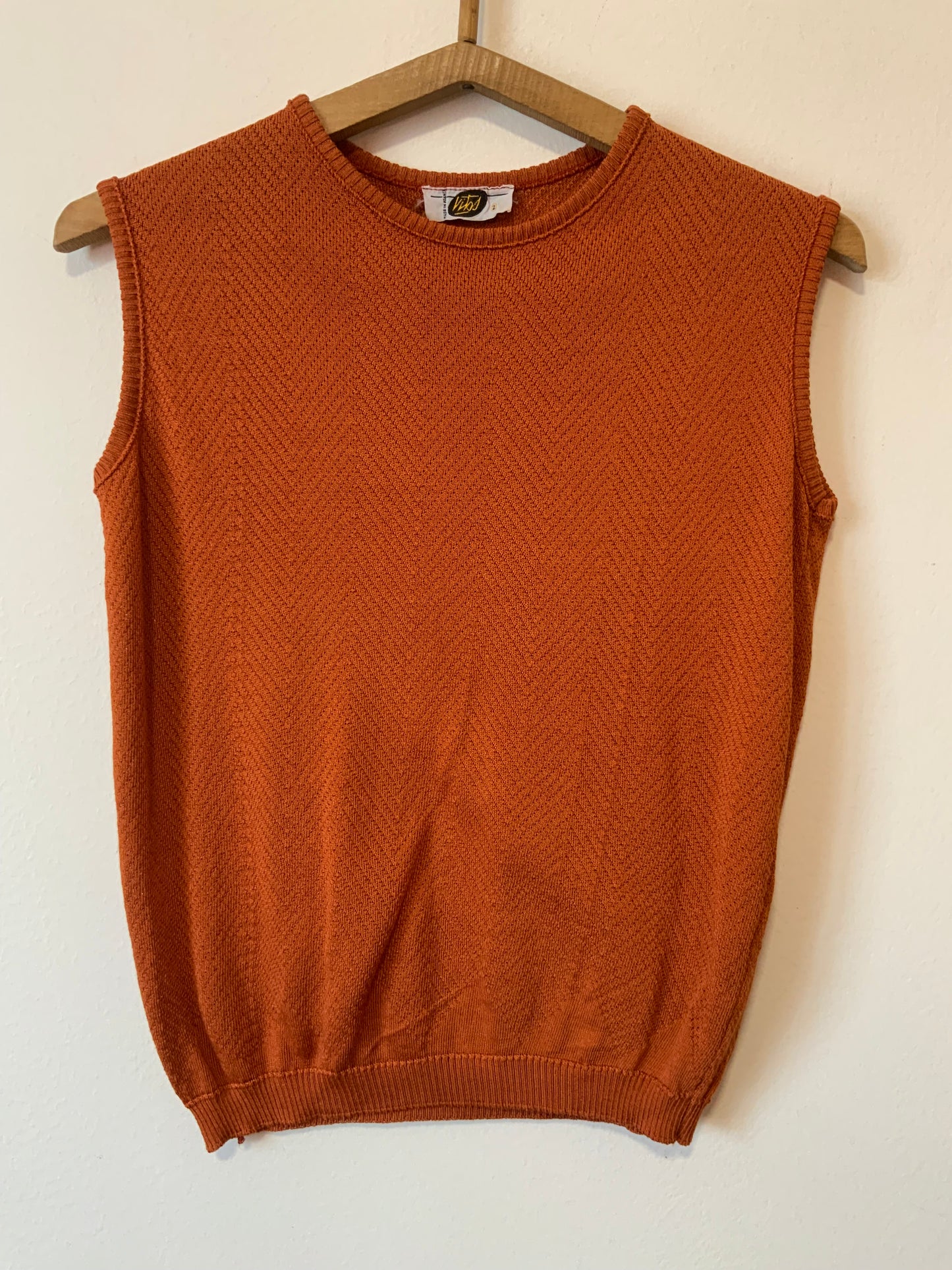 Tricot sans manche Neuf Vintage 1970- T38.