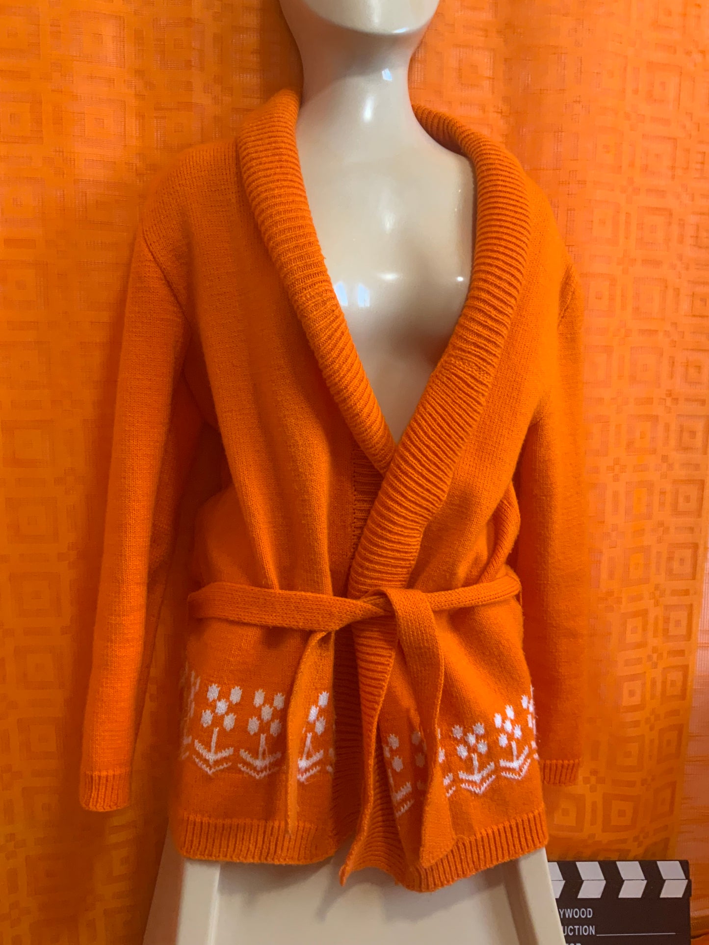Gilet orange Tricoté Vintage 1970 Fleurs