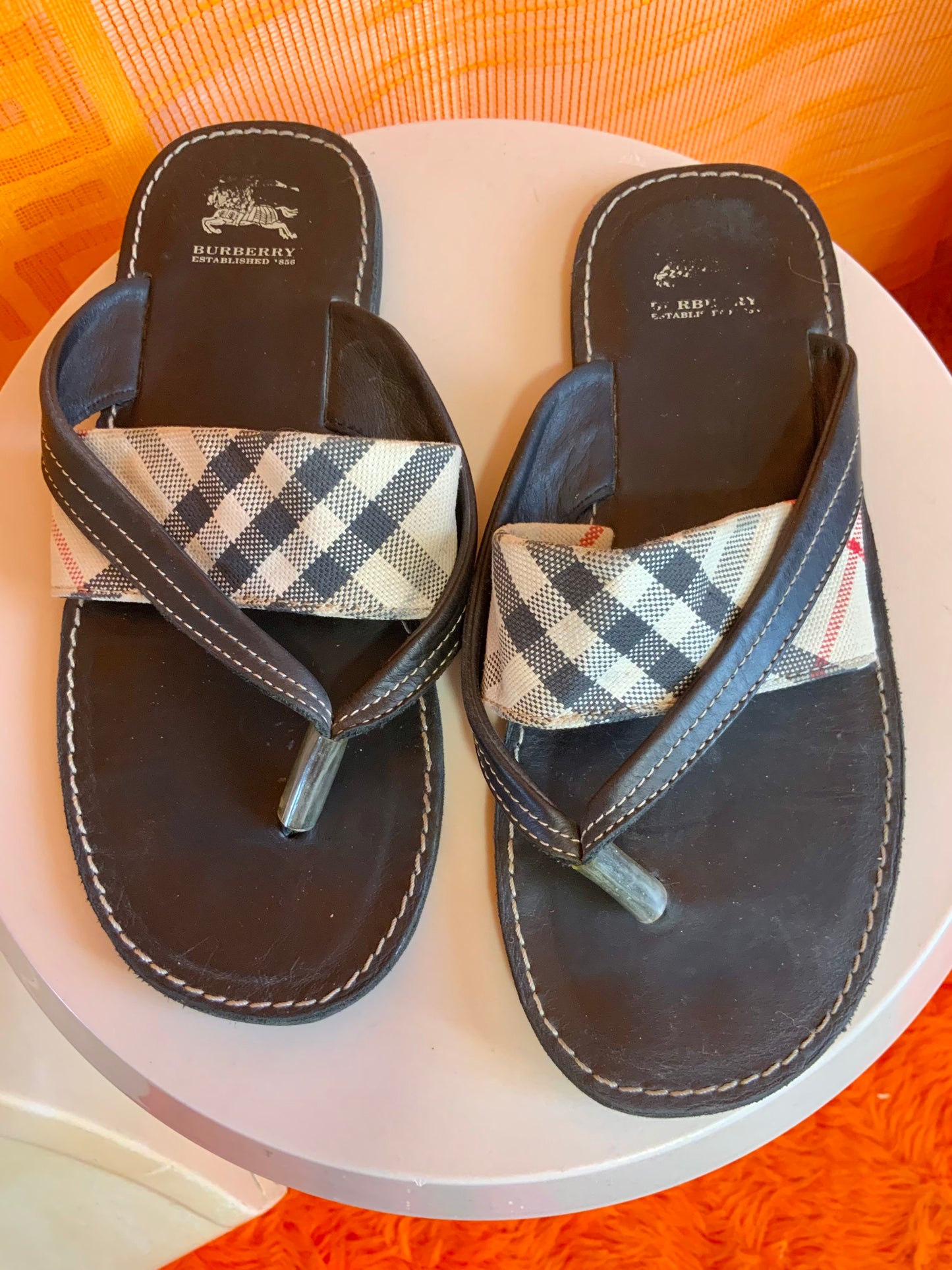 Chaussures Tongs Burberry Carreaux- T36