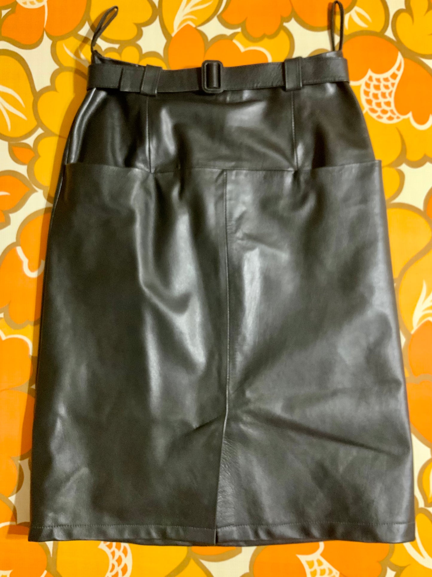 Jupe droite en Cuir noir Vintage-T34