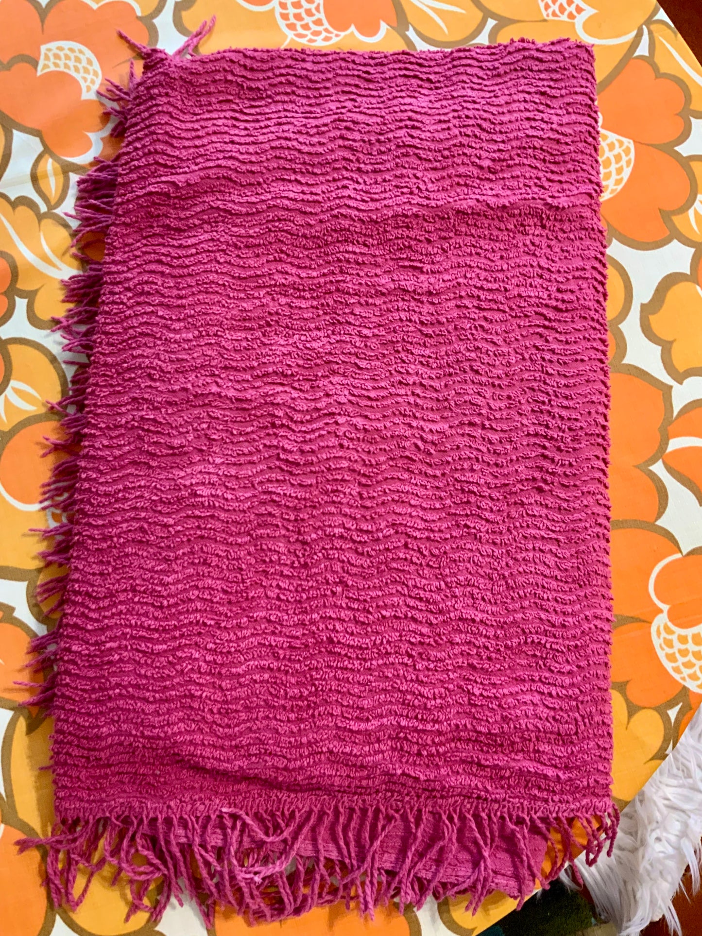 Couvre Lit Fuchsia Mailles chenilles Vintage 1980 Coton 160x230 cms.