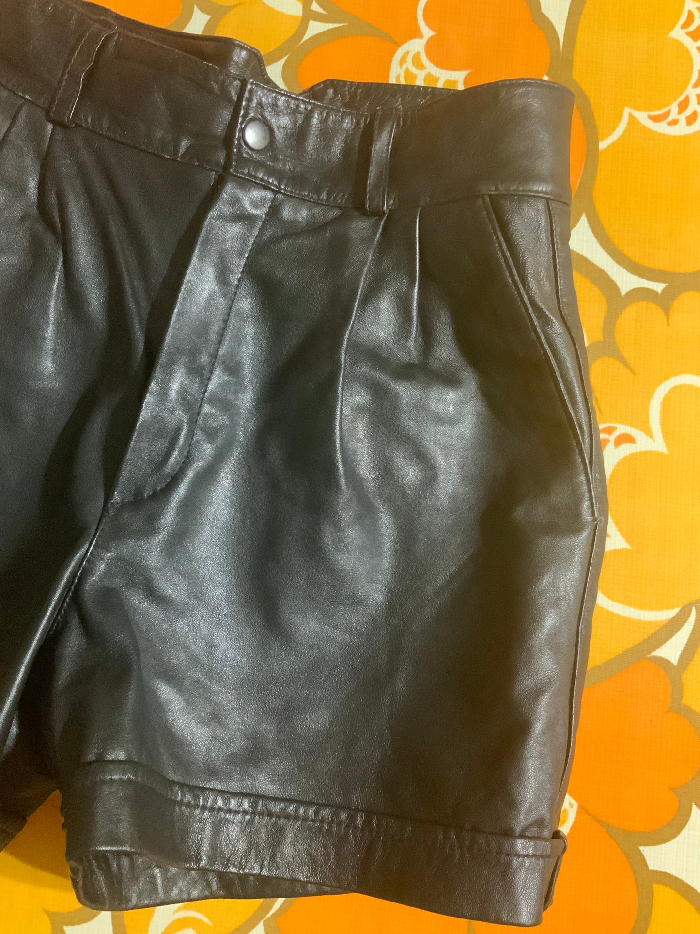 Short cuir pleine fleurs Vintage 1980 Merveille- T36