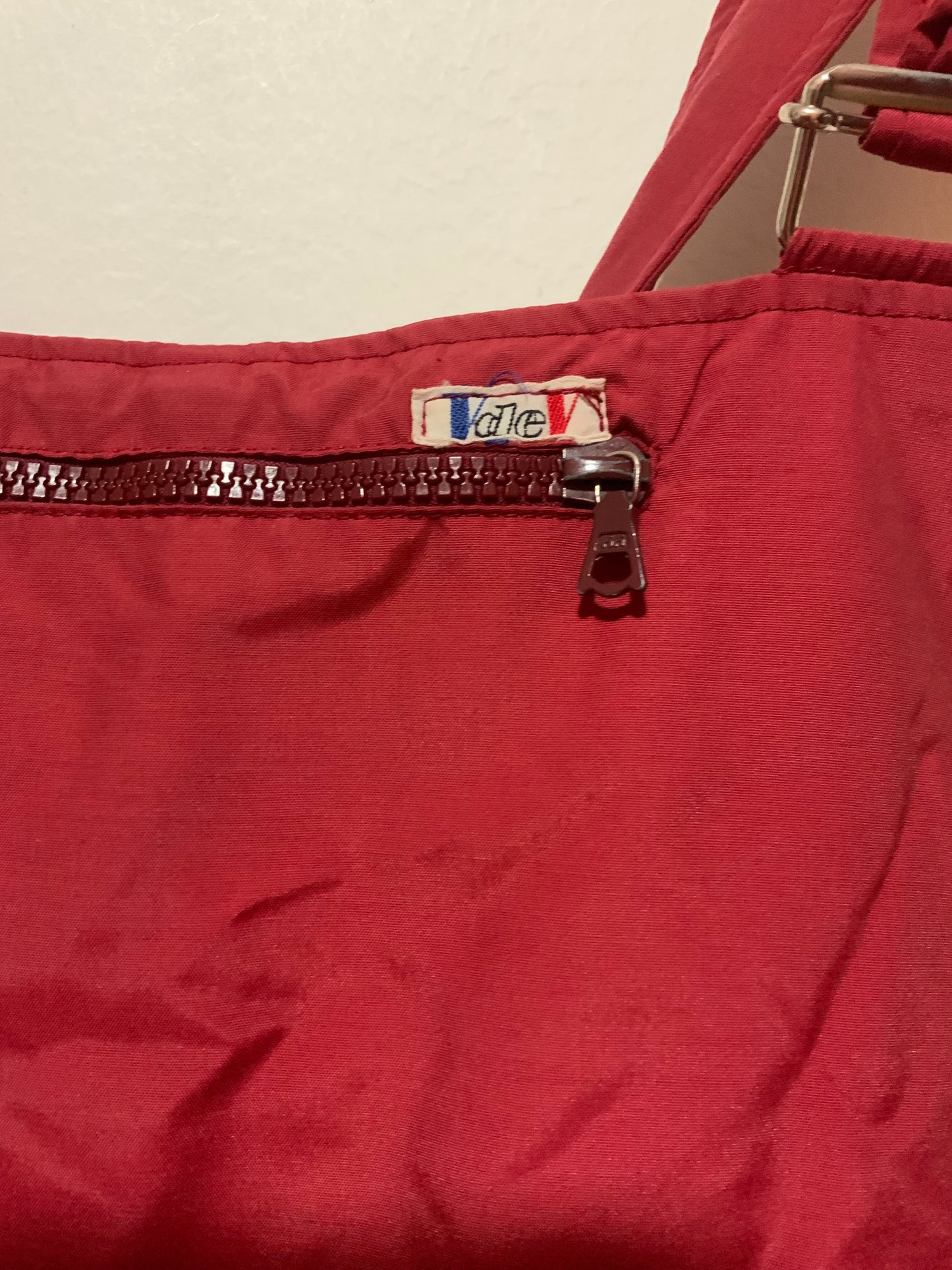 Salopette de ski couleur framboise France Vintage 1980