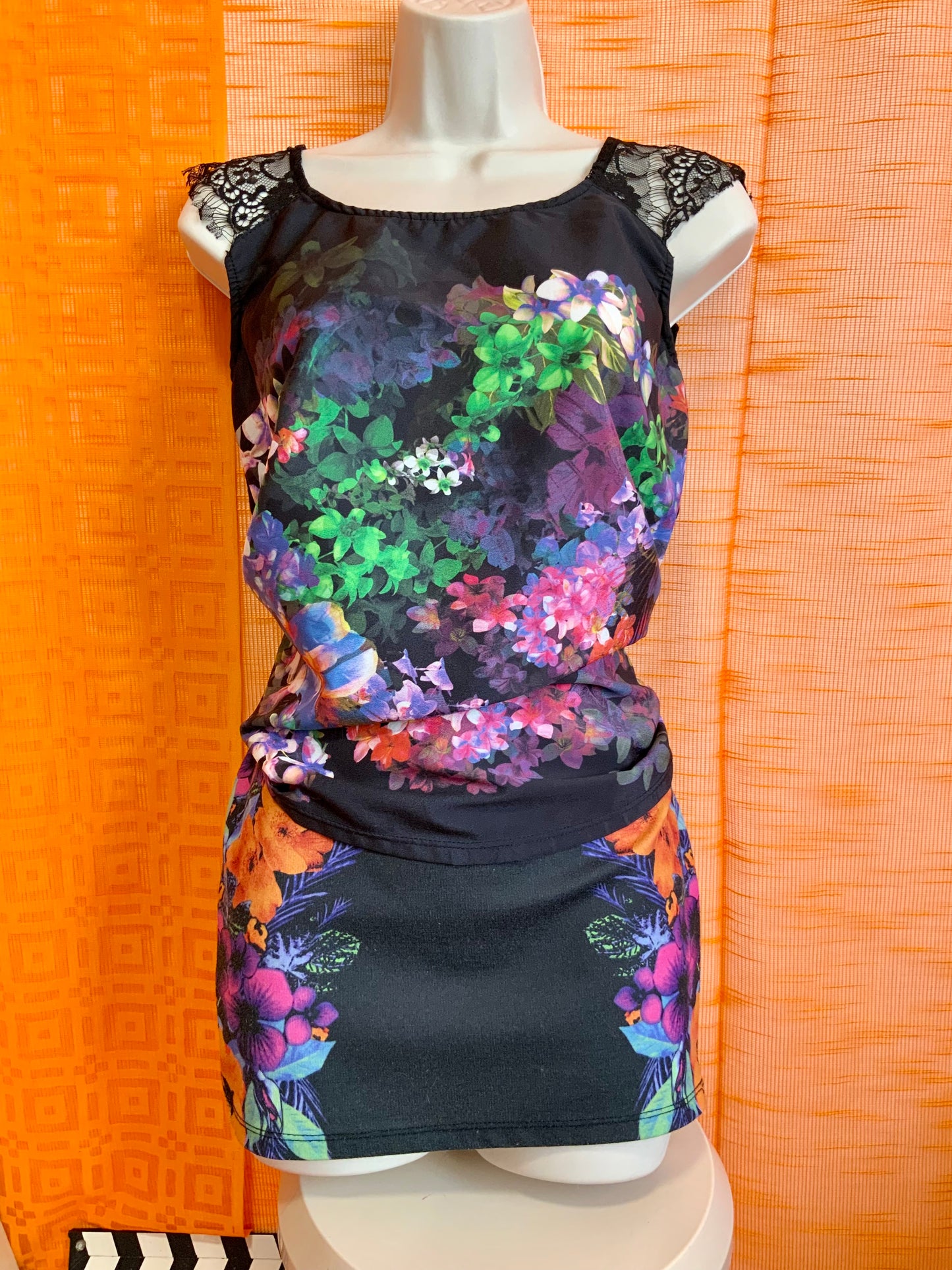 Ensemble a fleurs Vintage 1990 Mini jupe- T36