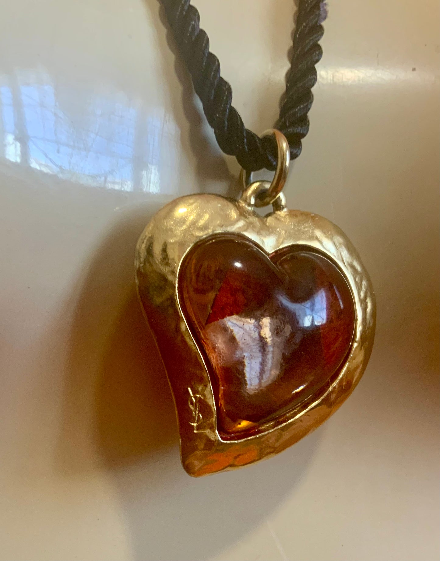 Collier et son pendentif Coeur Yves Saint Laurent Vintage Luxe France -