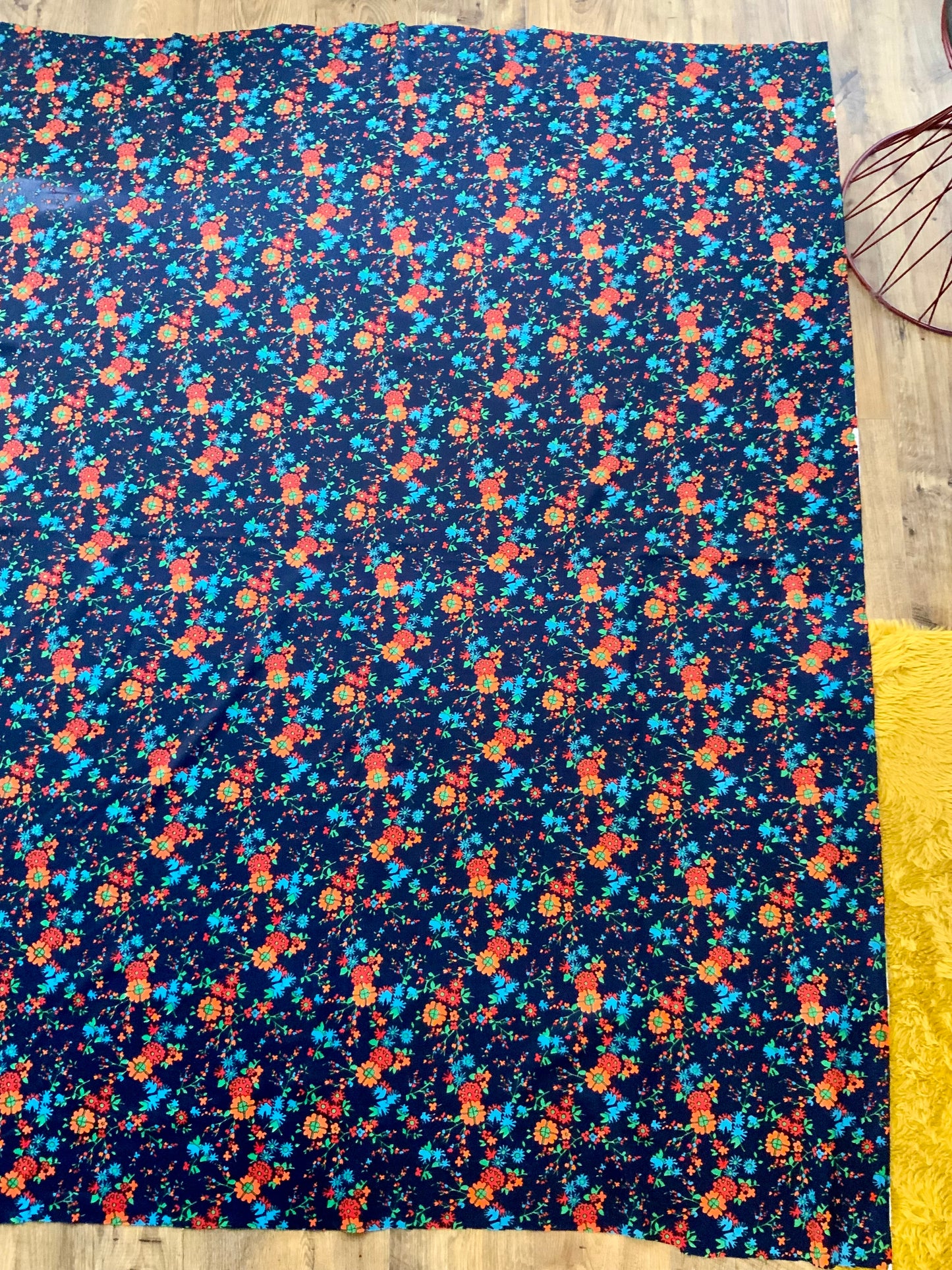 Pièce de Tissu Jersey à fleurs 1970 - 145X185 cms.