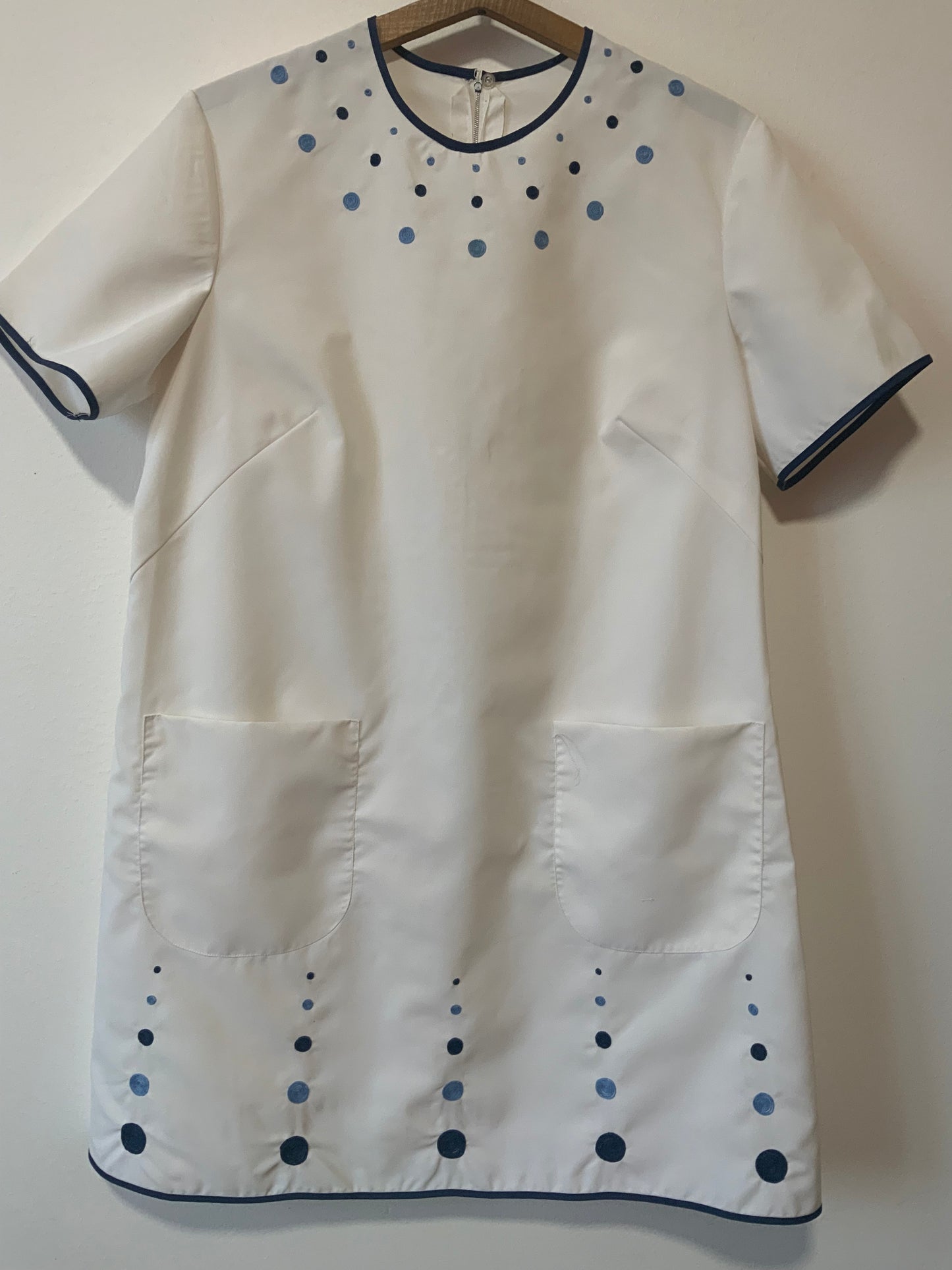 Blouse en Nylon et broderies Vintage 1970- T40