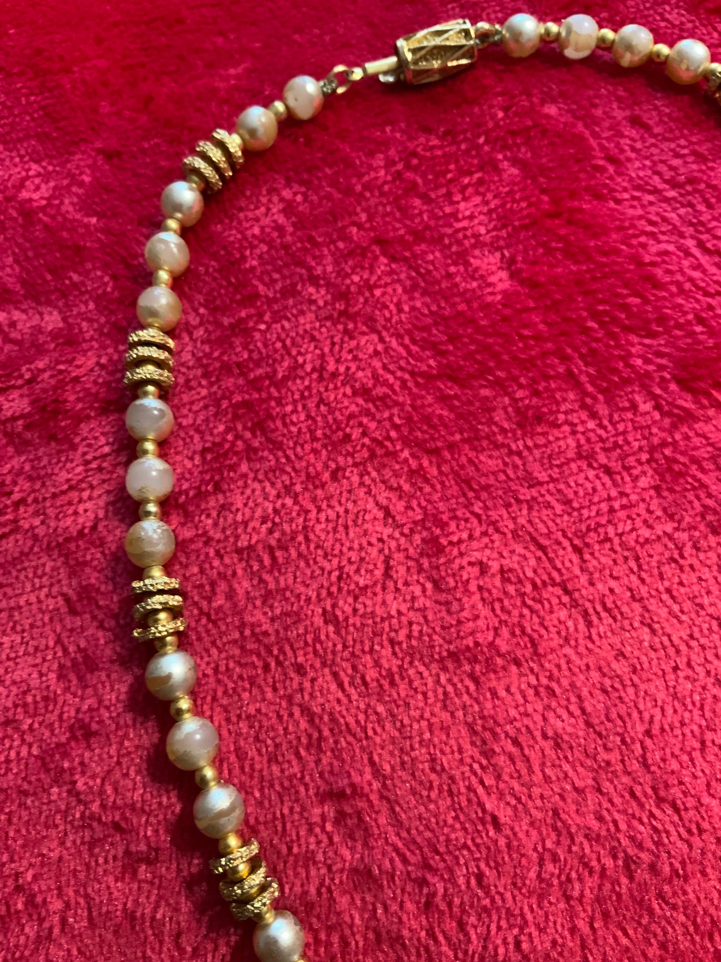 Collier Balenciaga Vintage Perles et plaqué or - Elegance Ancienne