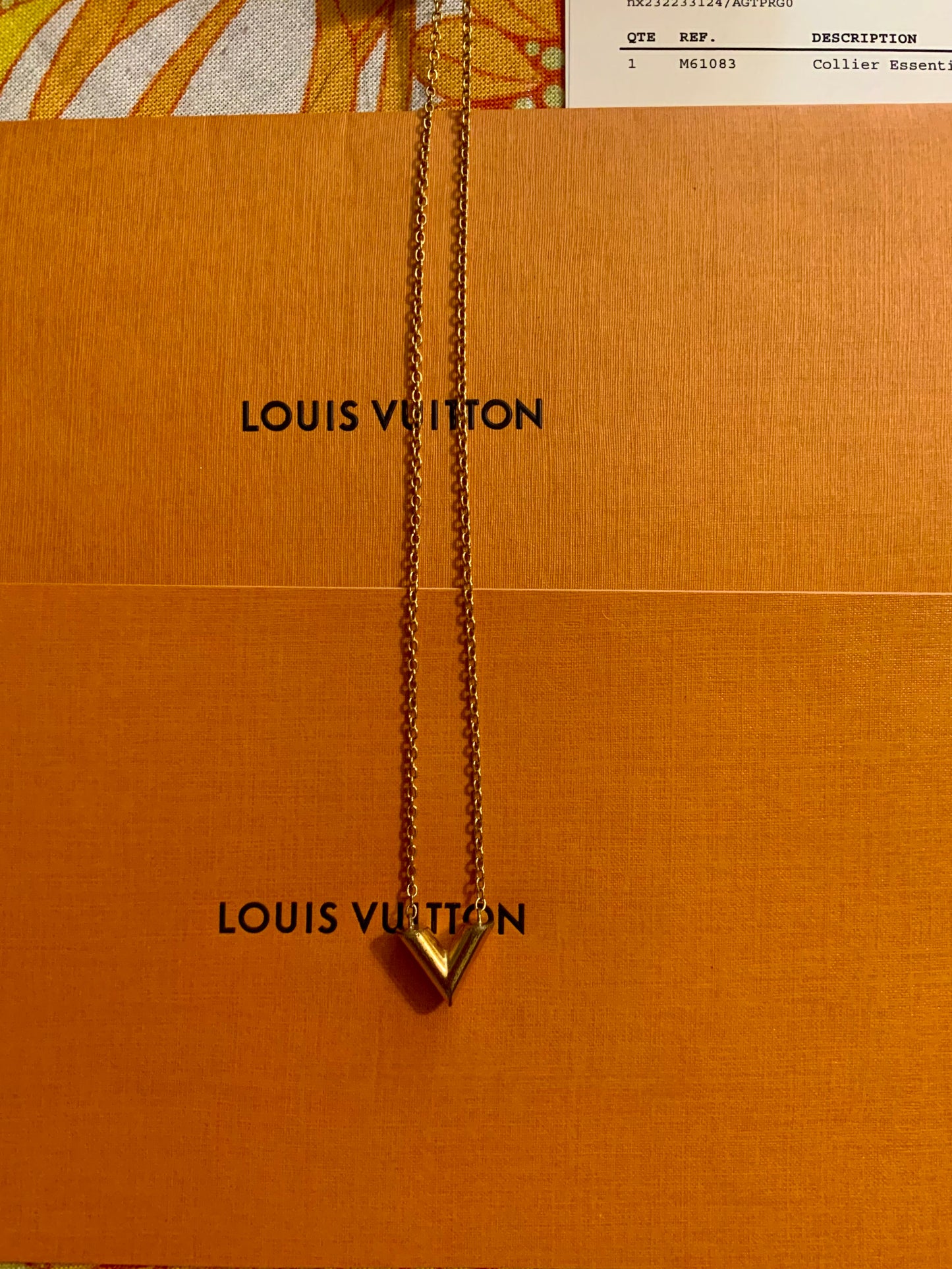 Louis Vuitton Collier Essential V Luxe-