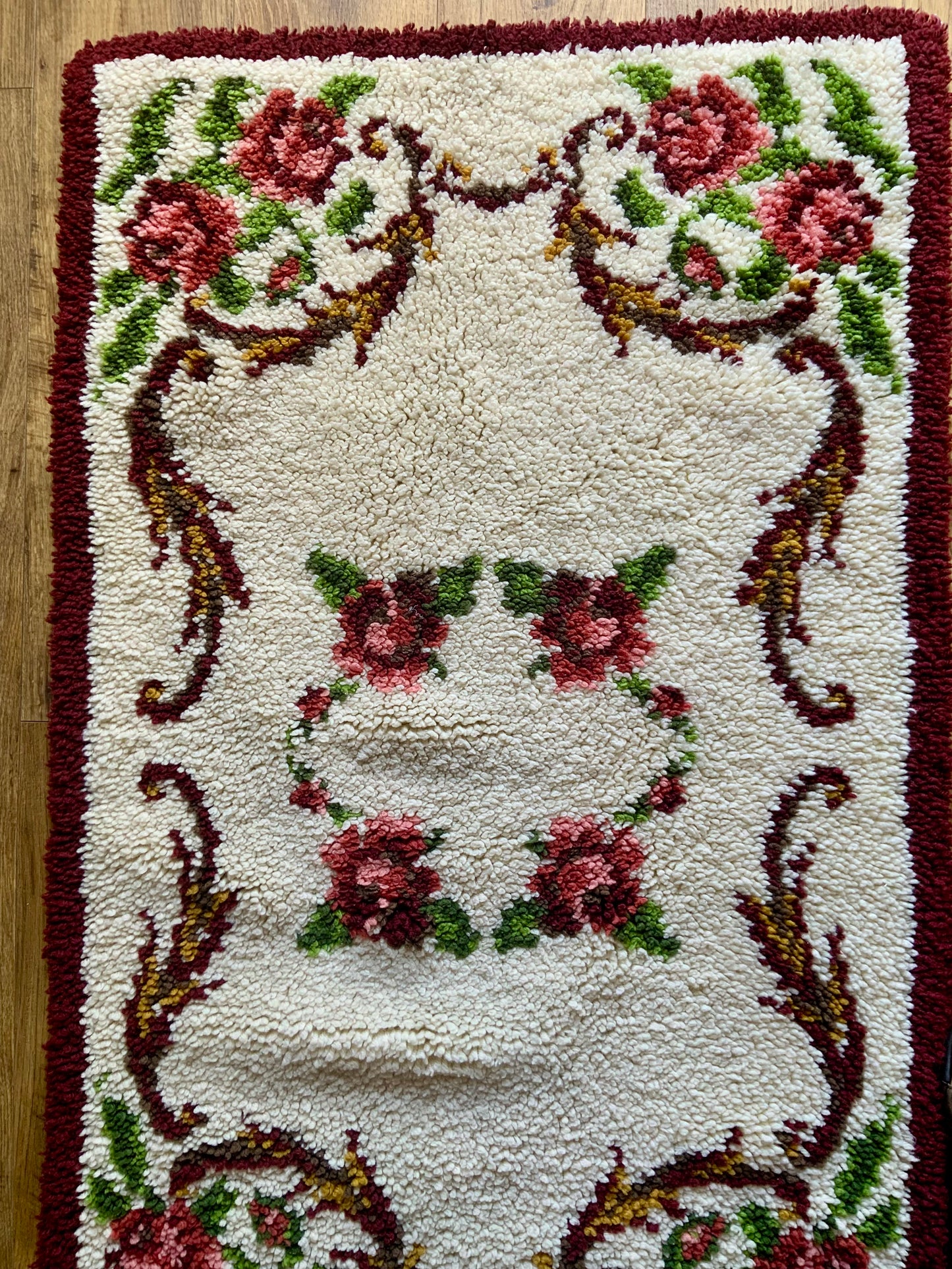 Tapis à Fleurs Vintage Neuf Fait main.