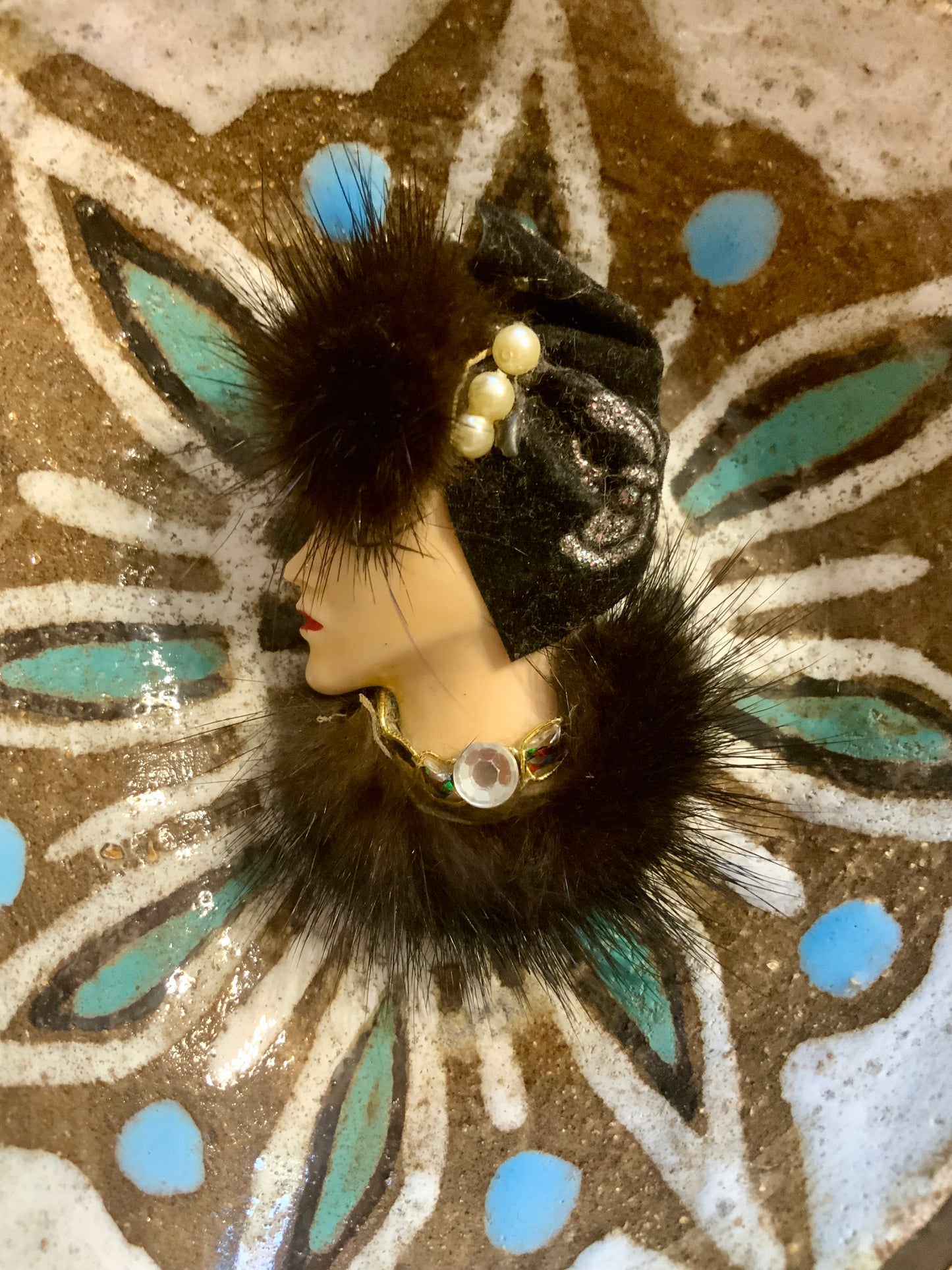 Broche tête de femme Vintage 1980