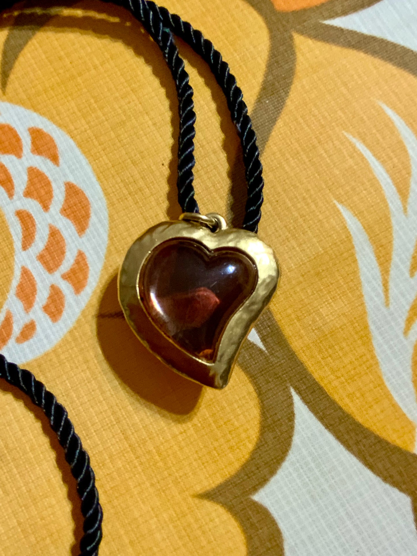 Collier et son pendentif Coeur Yves Saint Laurent Vintage Luxe France -