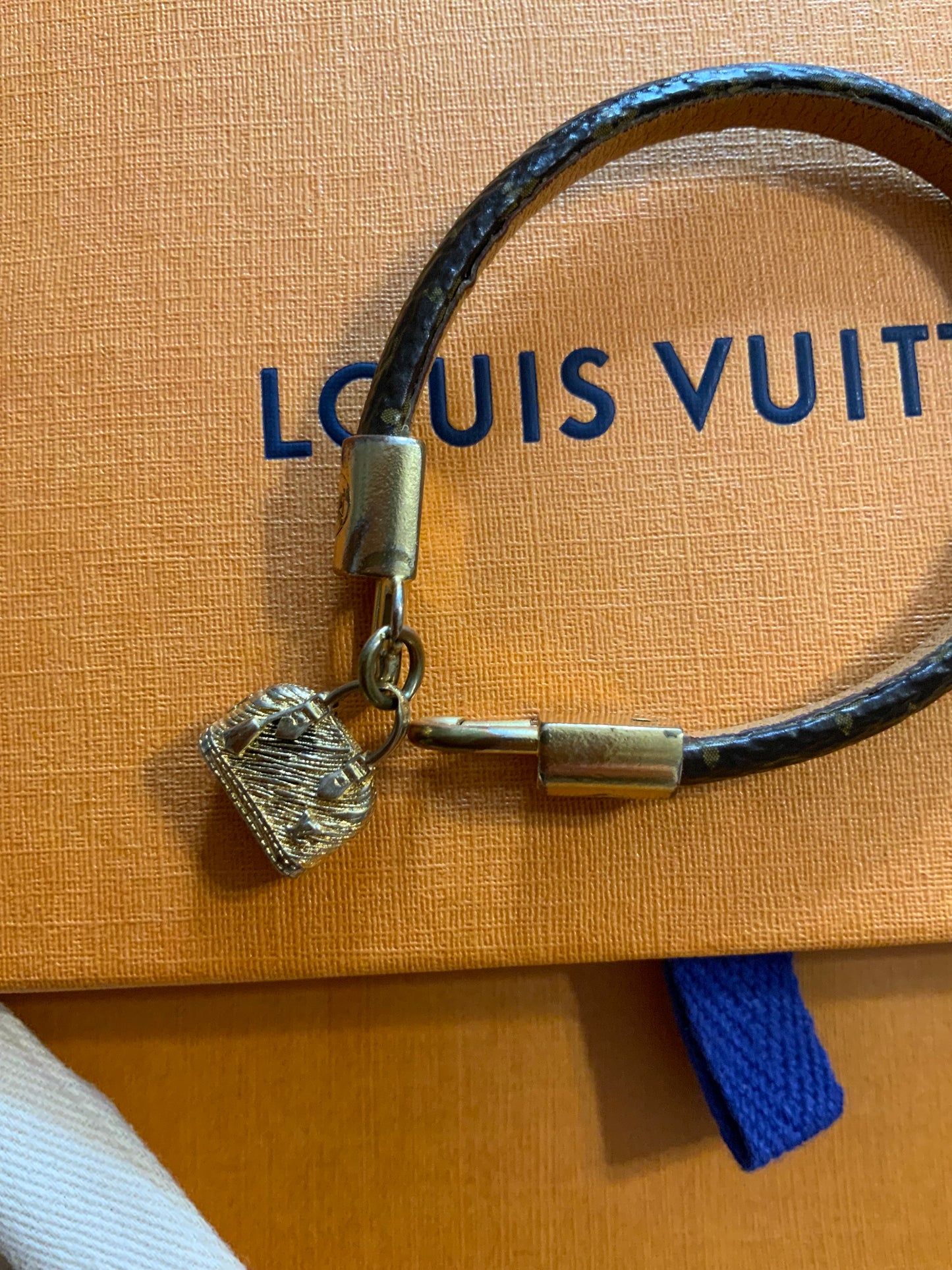 Bracelet Louis Vuitton Alma Cuir Monogrammé Luxe
