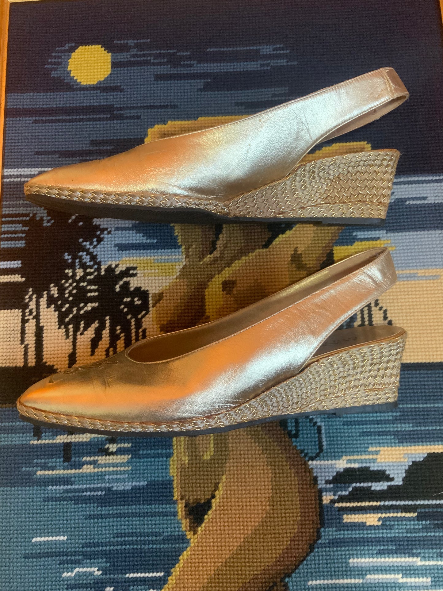 Escarpins compensés dorés Yves Saint Laurent Vintage- T37