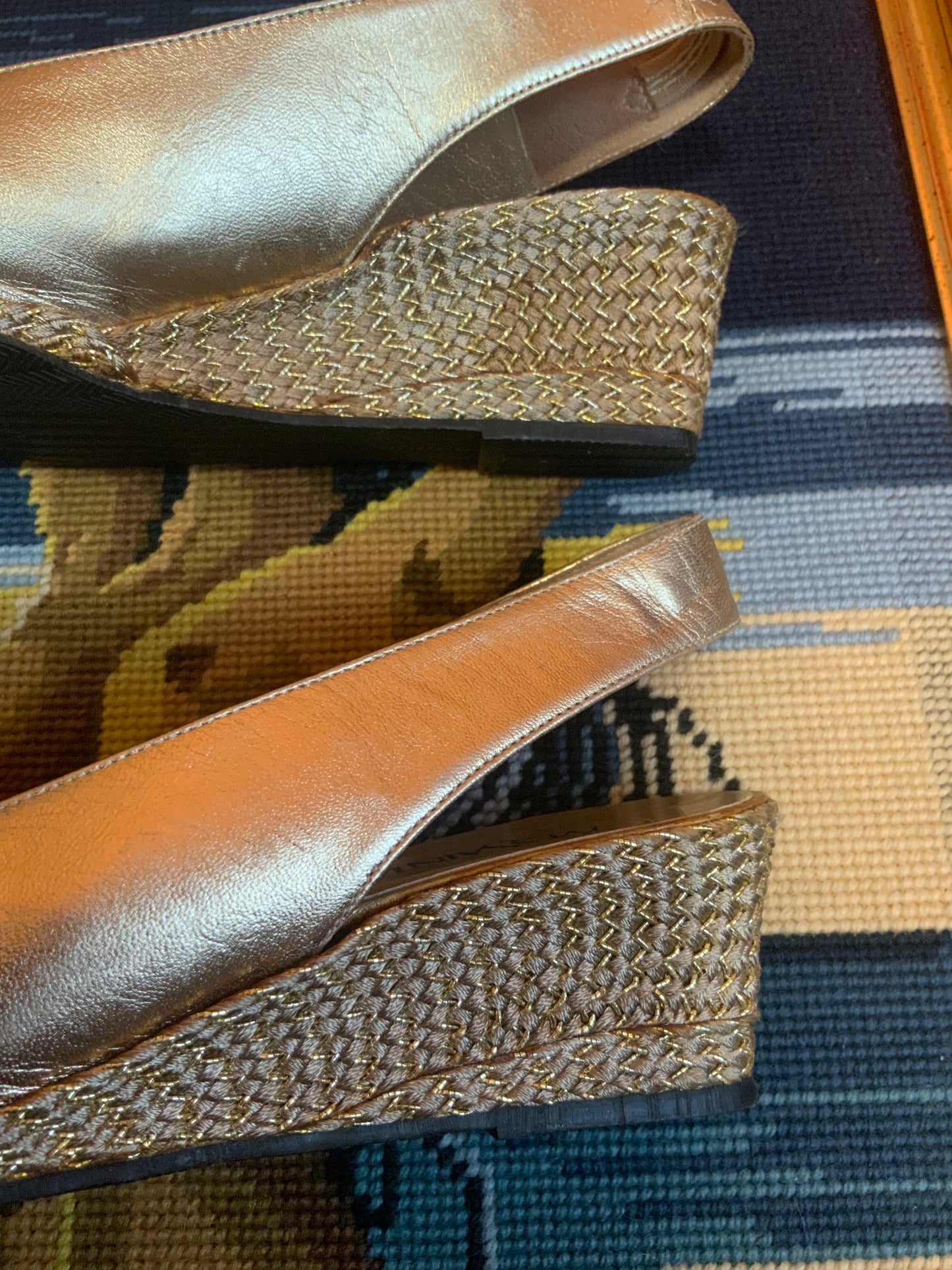 Escarpins compensés dorés Yves Saint Laurent Vintage- T37