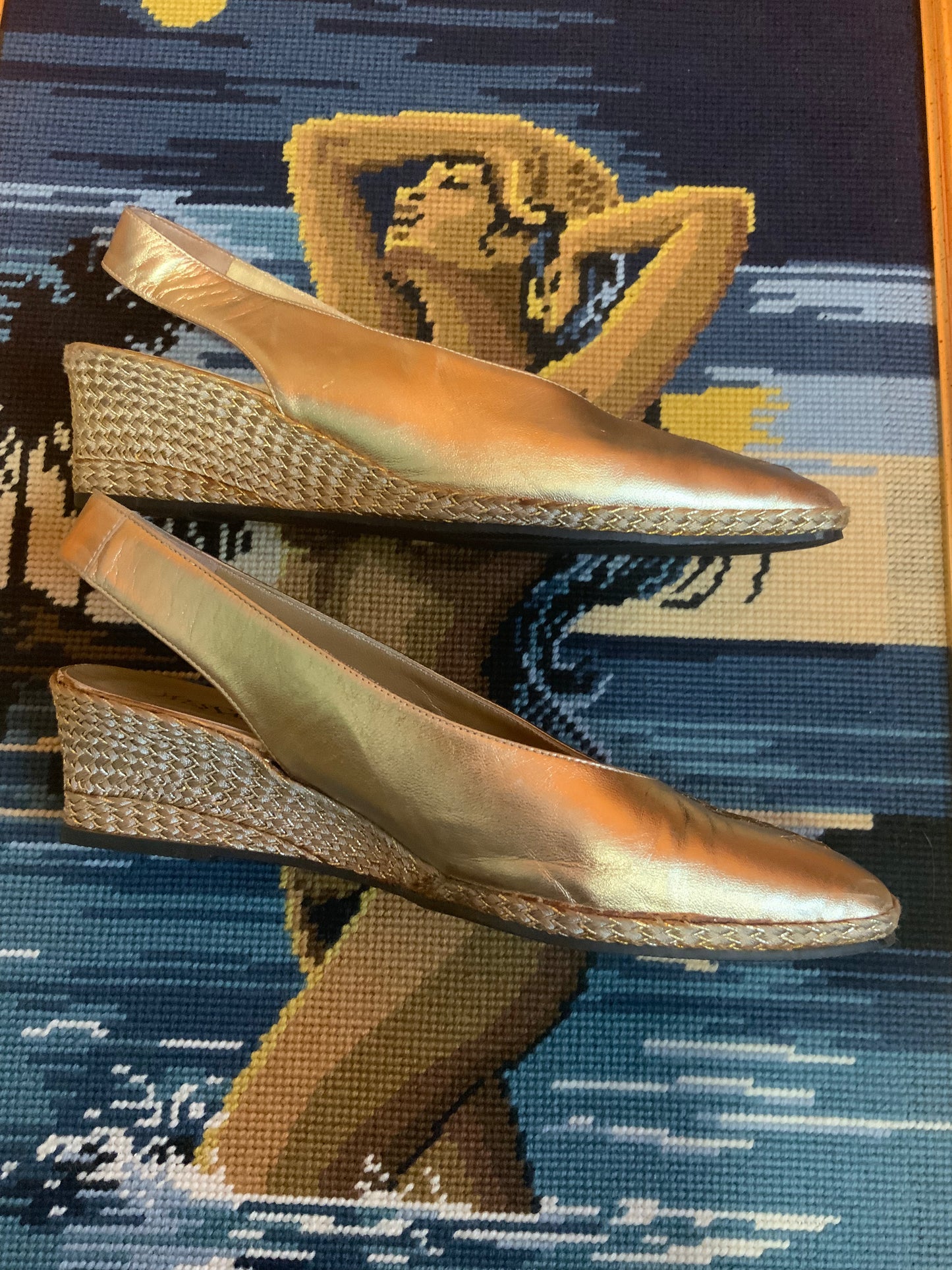 Escarpins compensés dorés Yves Saint Laurent Vintage- T37