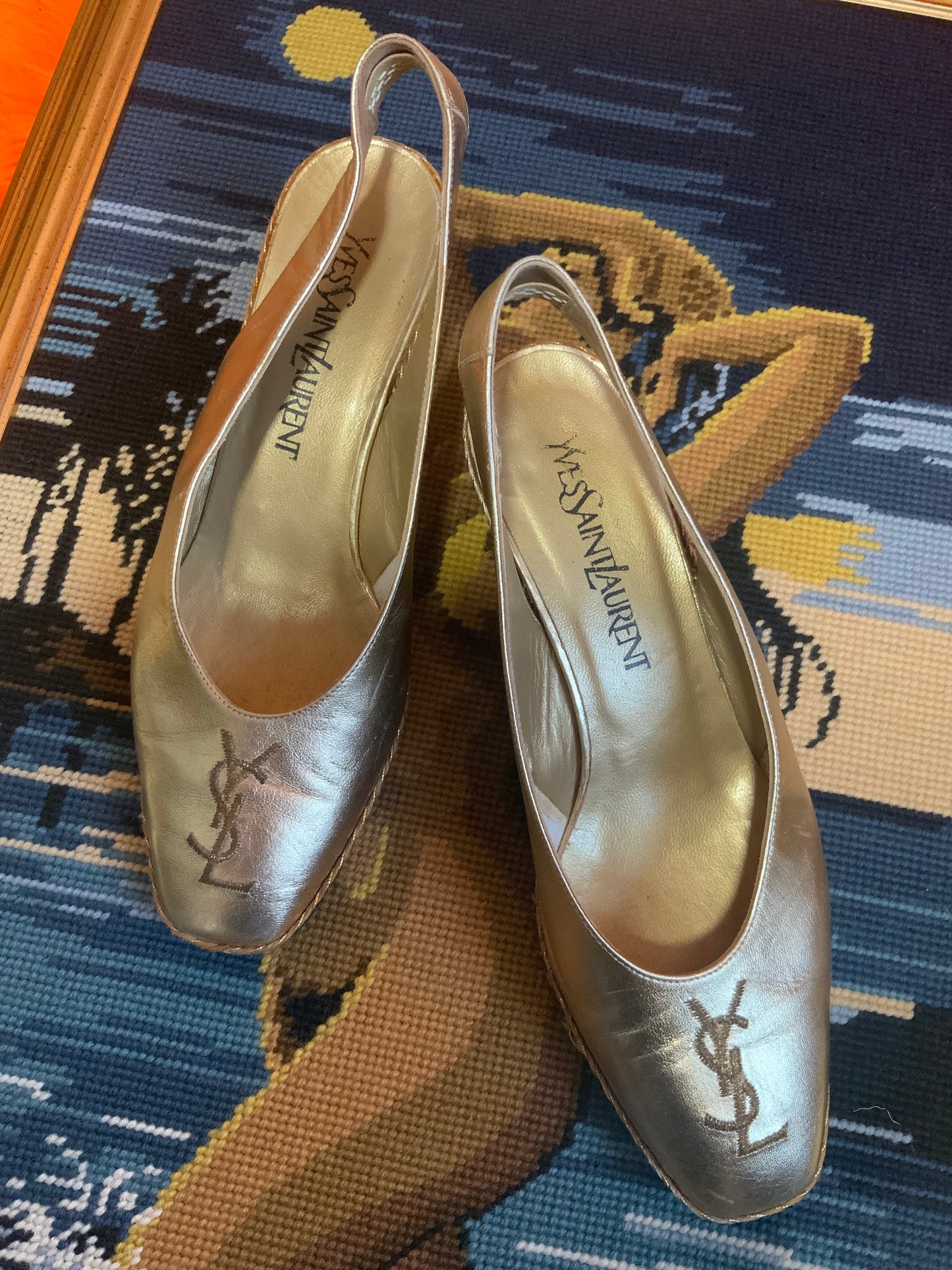 Escarpins compensés dorés Yves Saint Laurent Vintage- T37