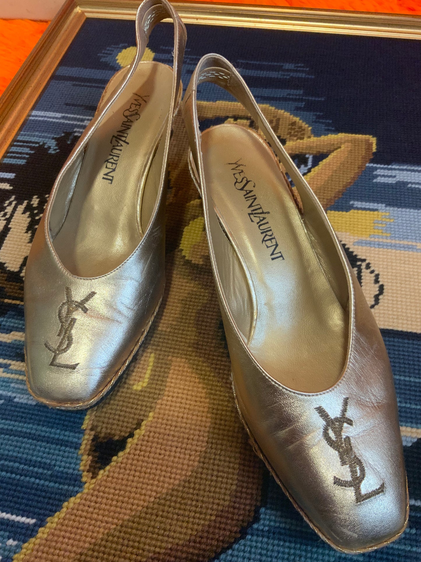 Escarpins compensés dorés Yves Saint Laurent Vintage- T37