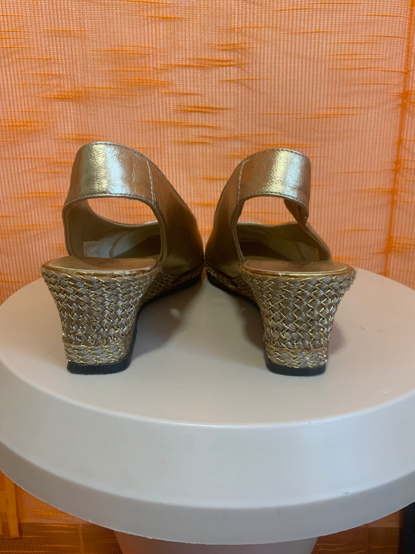 Escarpins compensés dorés Yves Saint Laurent Vintage- T37