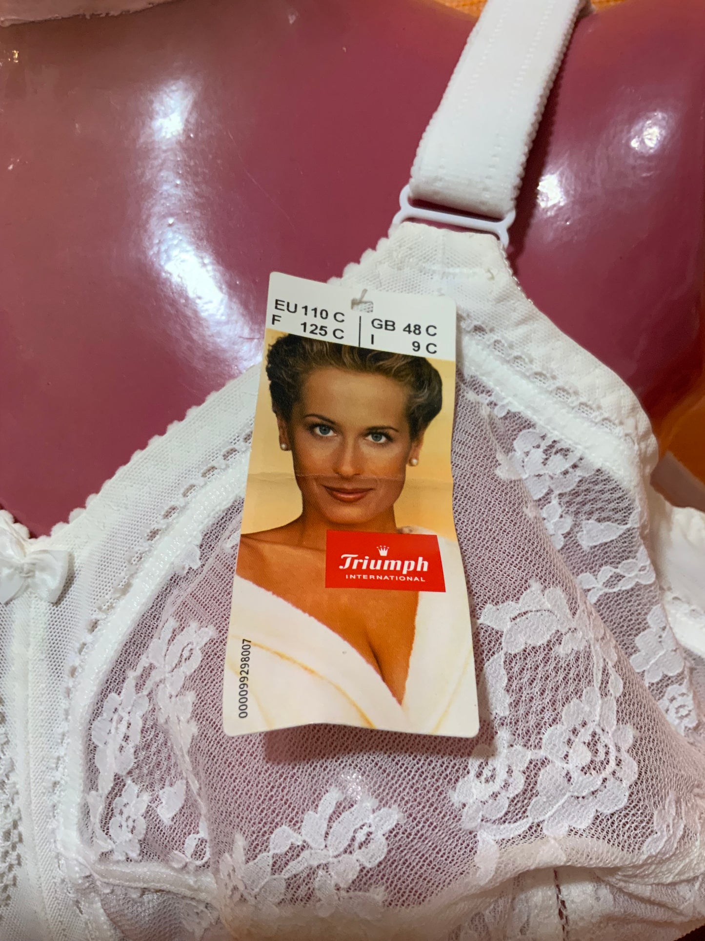 Soutien gorge Vintage 1980 Neuf dans sa boîte Triumph Dentelle Fleurs