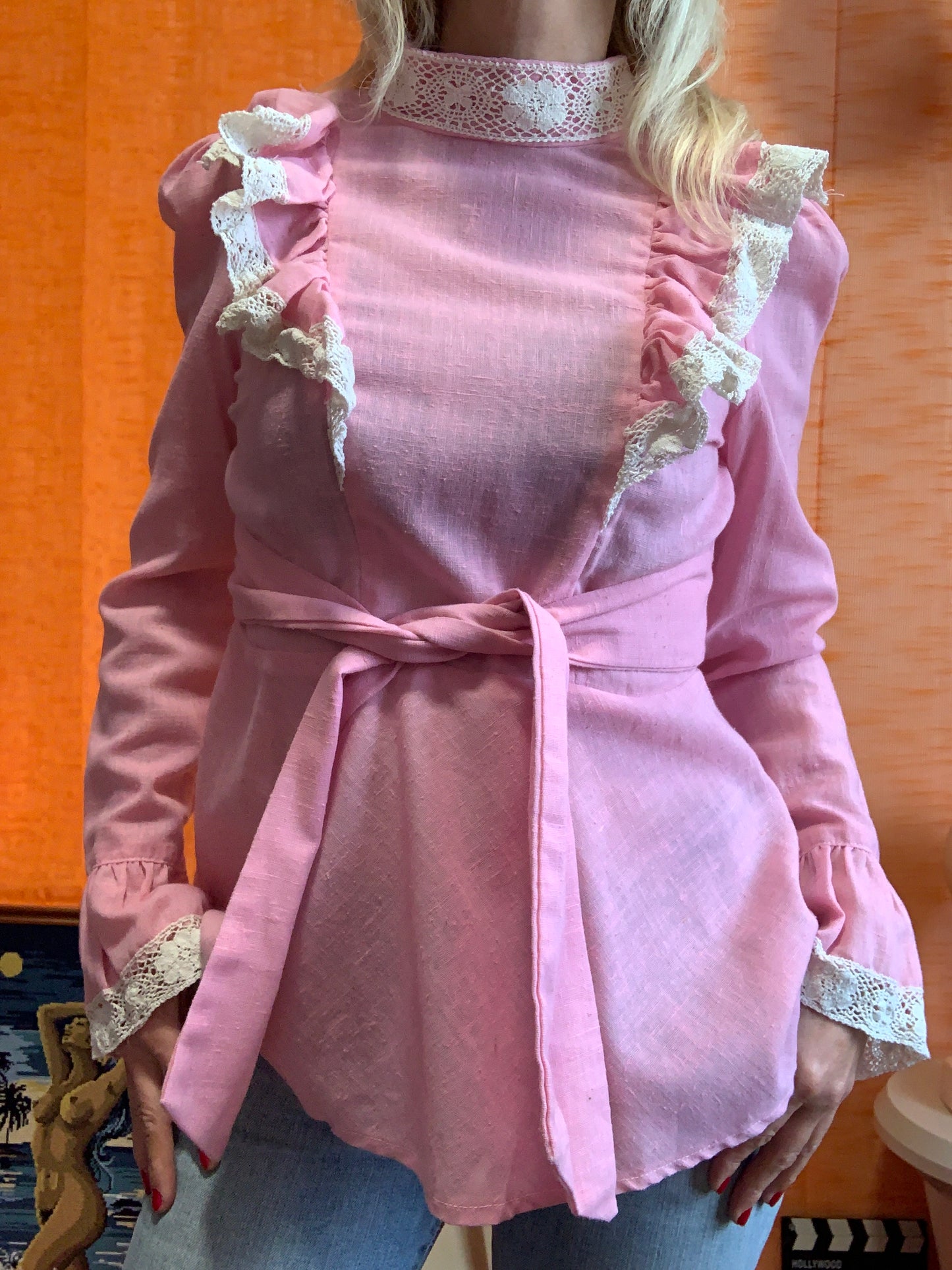 Incroyable Chemisier anglais London avec volants et dentelle de broderies anglaises Vintage 1970