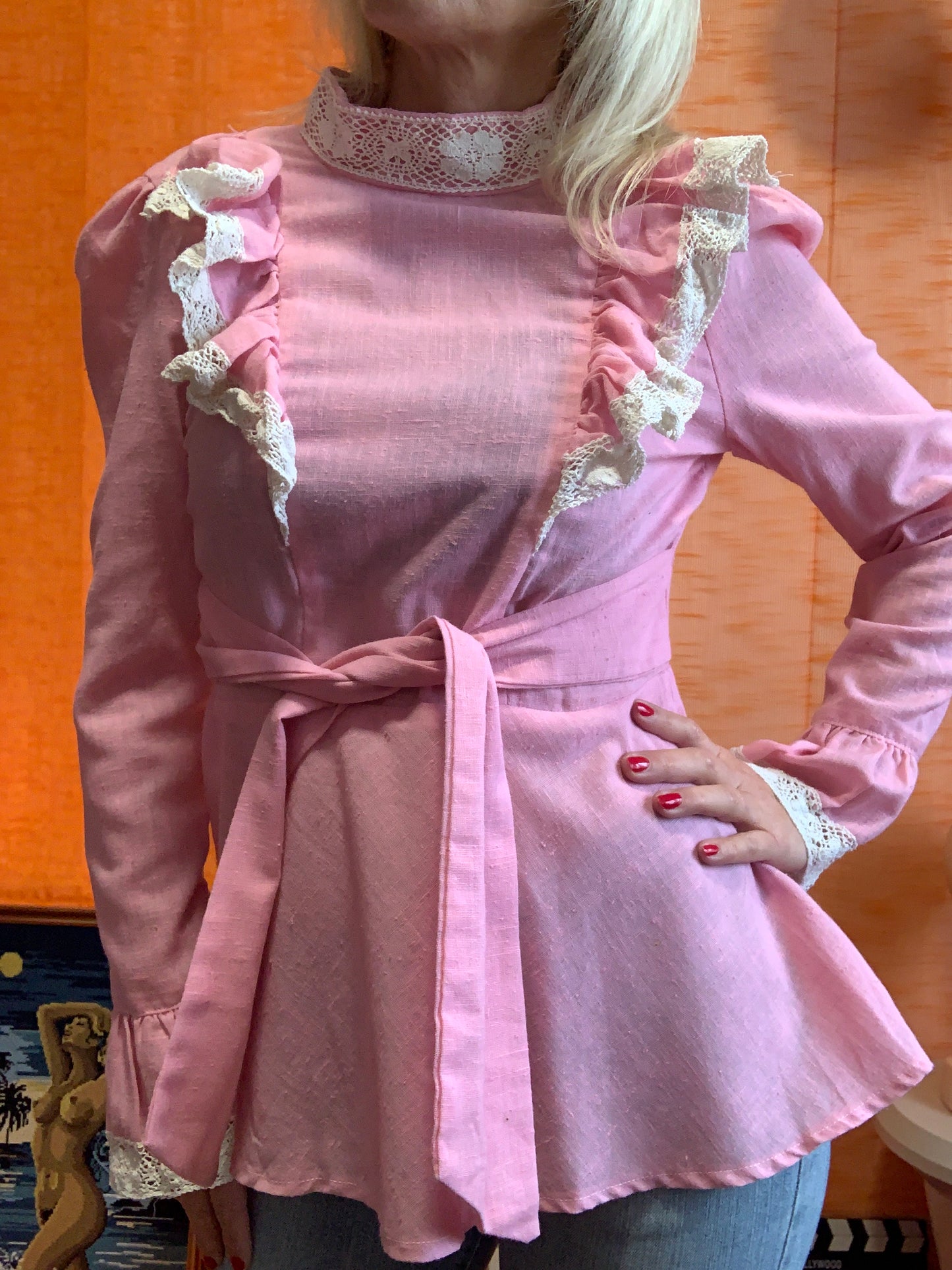 Incroyable Chemisier anglais London avec volants et dentelle de broderies anglaises Vintage 1970