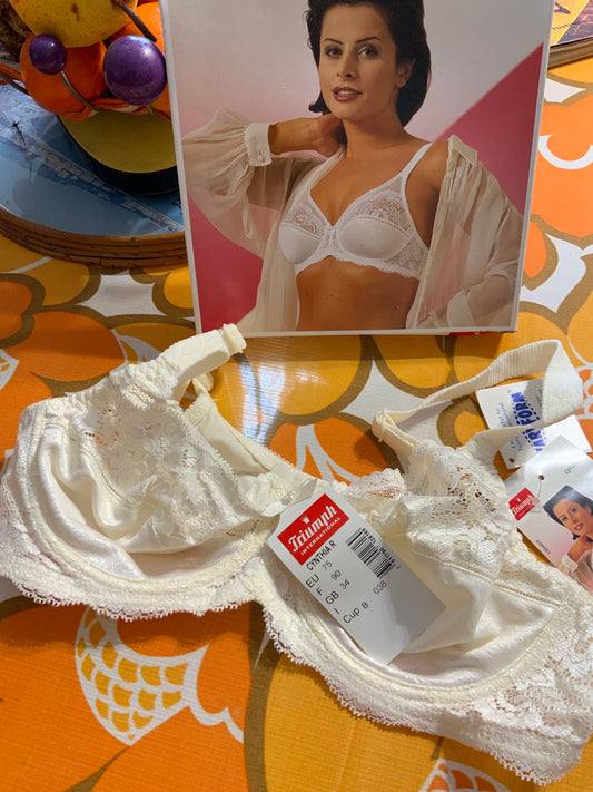 Soutien Gorge Dentelle Triumph 1980 Vintage Neuf dans sa boîte Modèle Cynthia