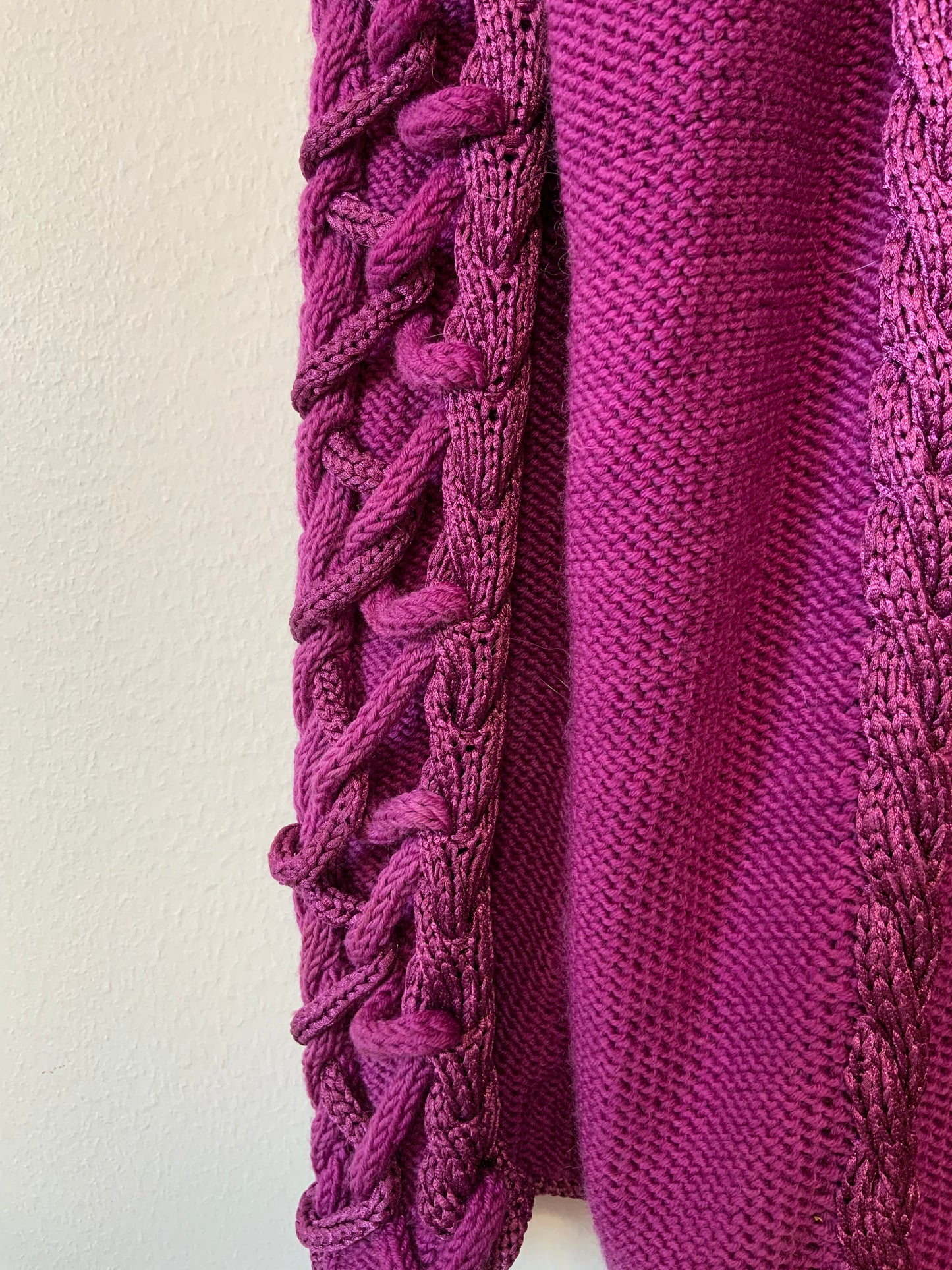 Pull Robe tricoté main Fuchsia Torsades Magnifique et chic Vintage